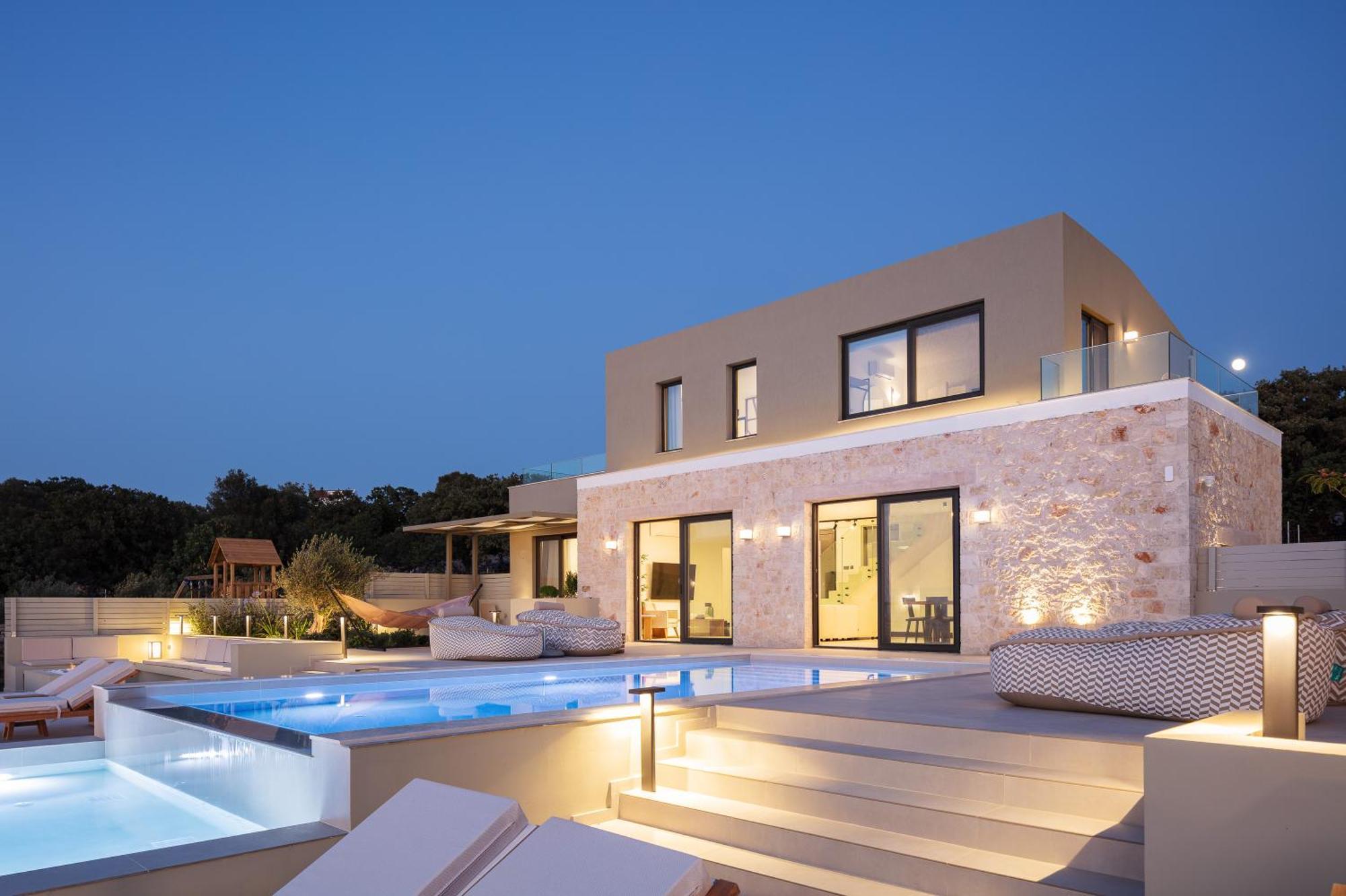 Manto Villas, Heated Pool, Whirlpool, Seaview, By Thinkvilla *