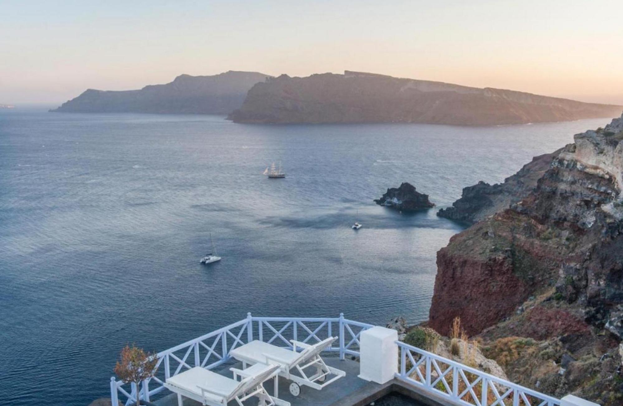Avos Superior Family Caldera View Santorini *