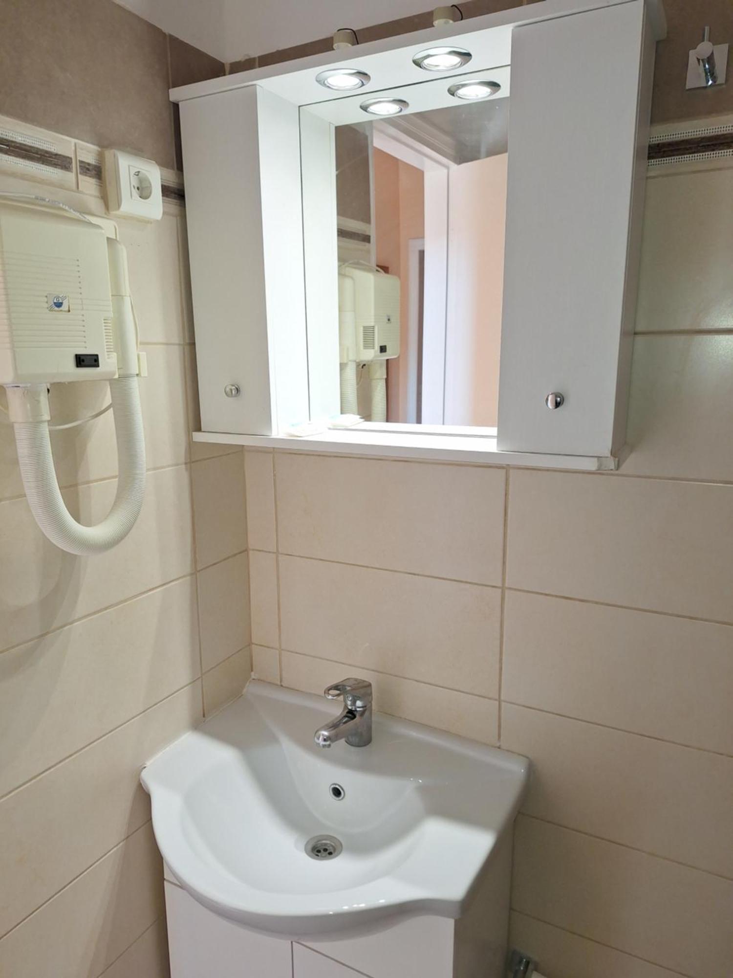 Aparthotel River & 3*