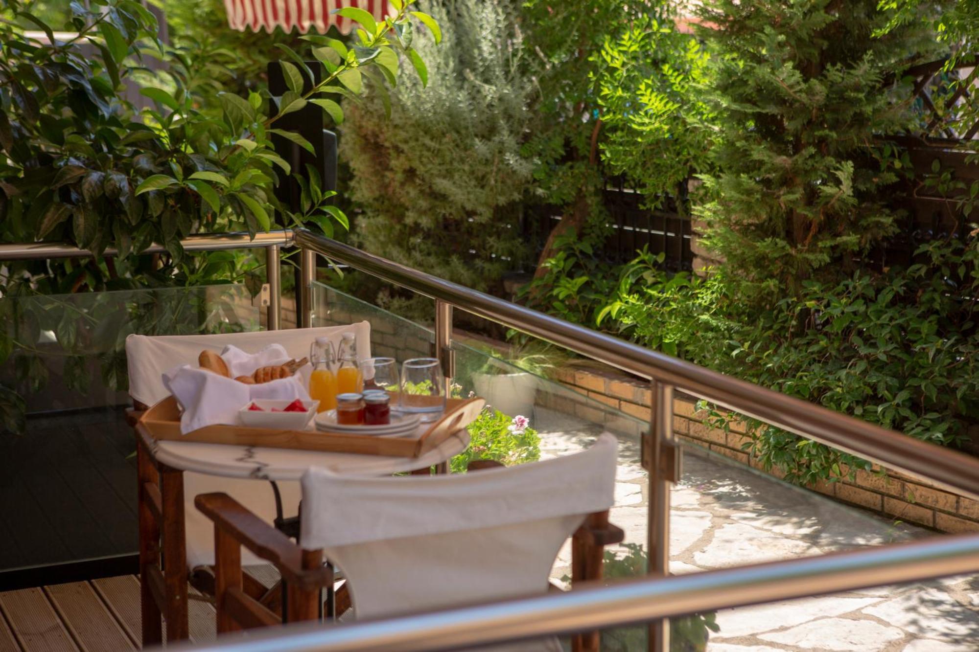 Athina 2* Nydri (Lefkada)