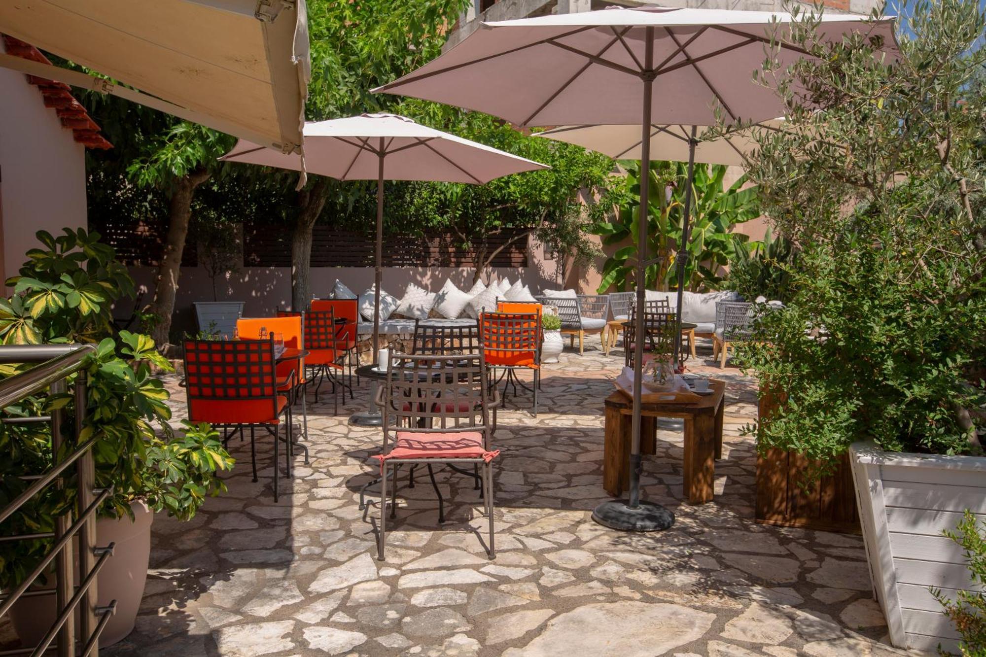Athina Aparthotel 2*