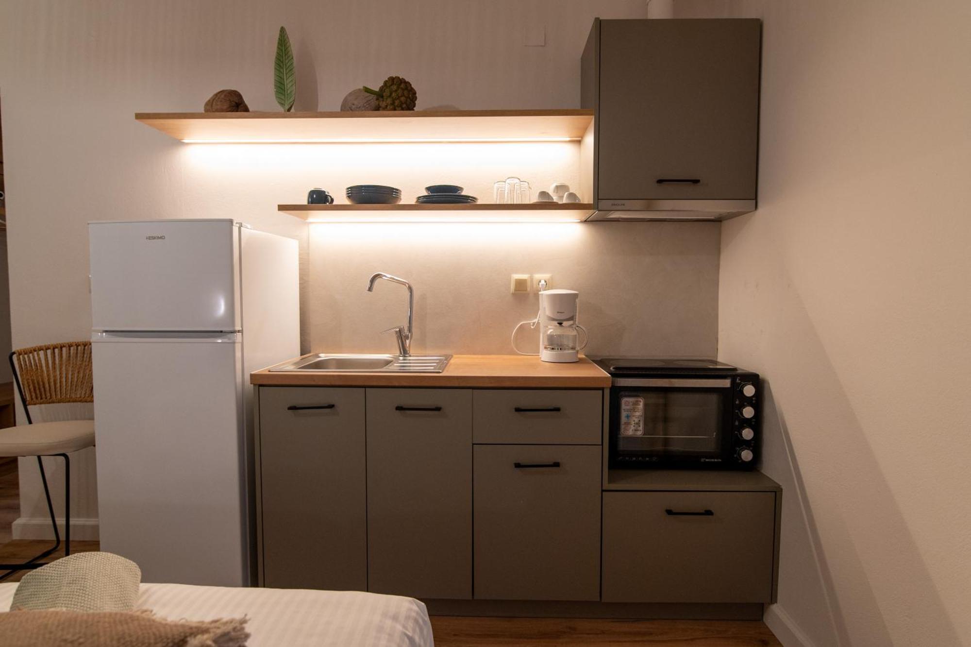 Apartment Village *