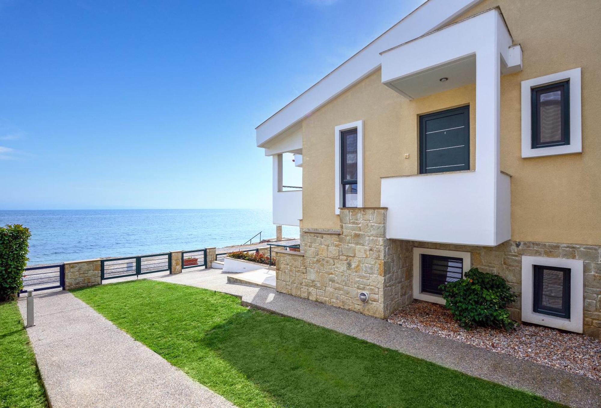 Elpiniki Luxury Apartment Nea Poteidaia