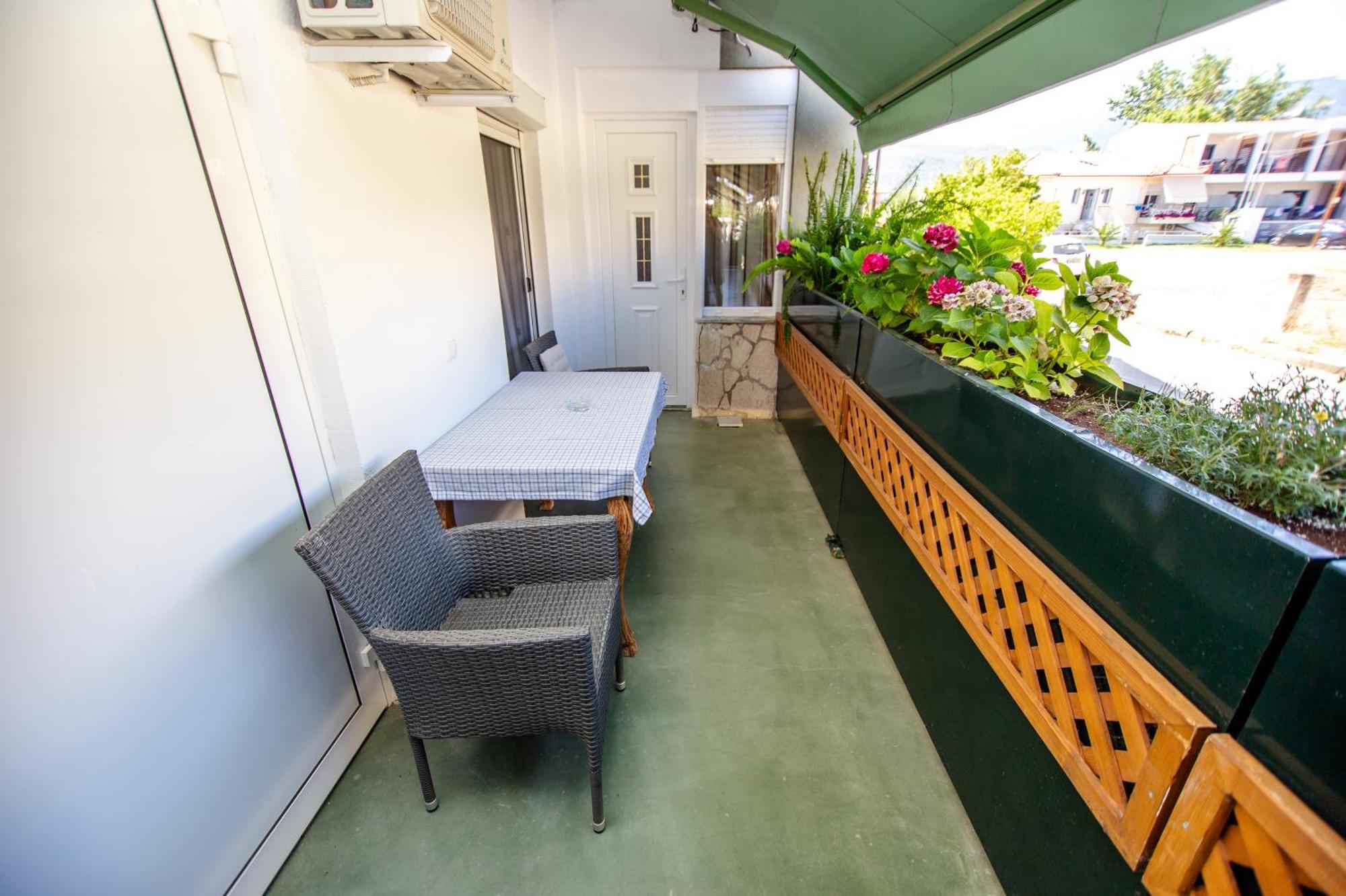 T H E Berlin And Apartment Nea Vrasna