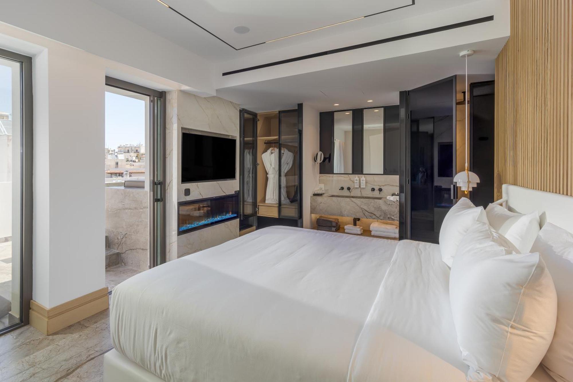Ethereal White & Hotel 5*
