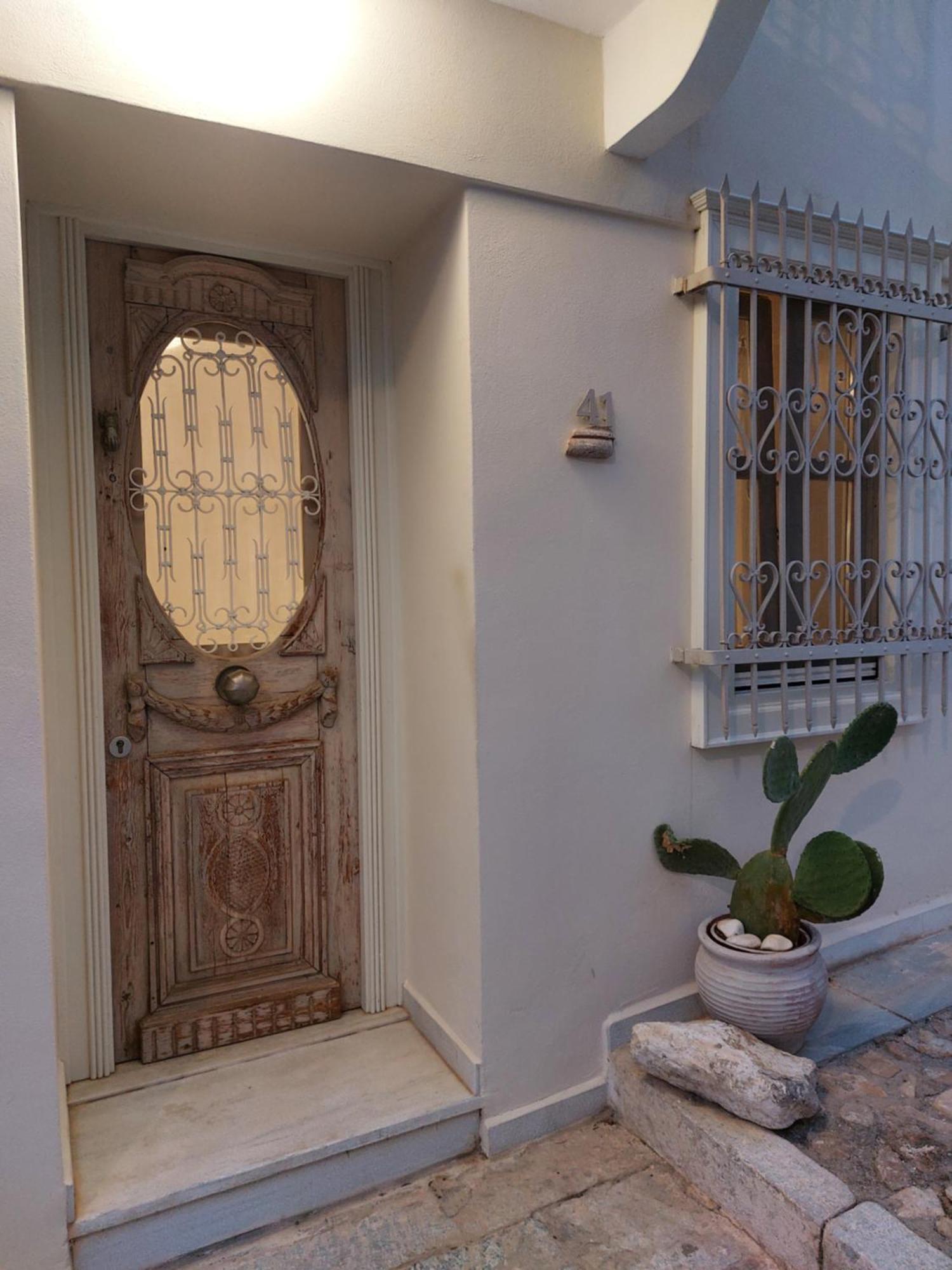 41 Homer Street * Ermoupoli