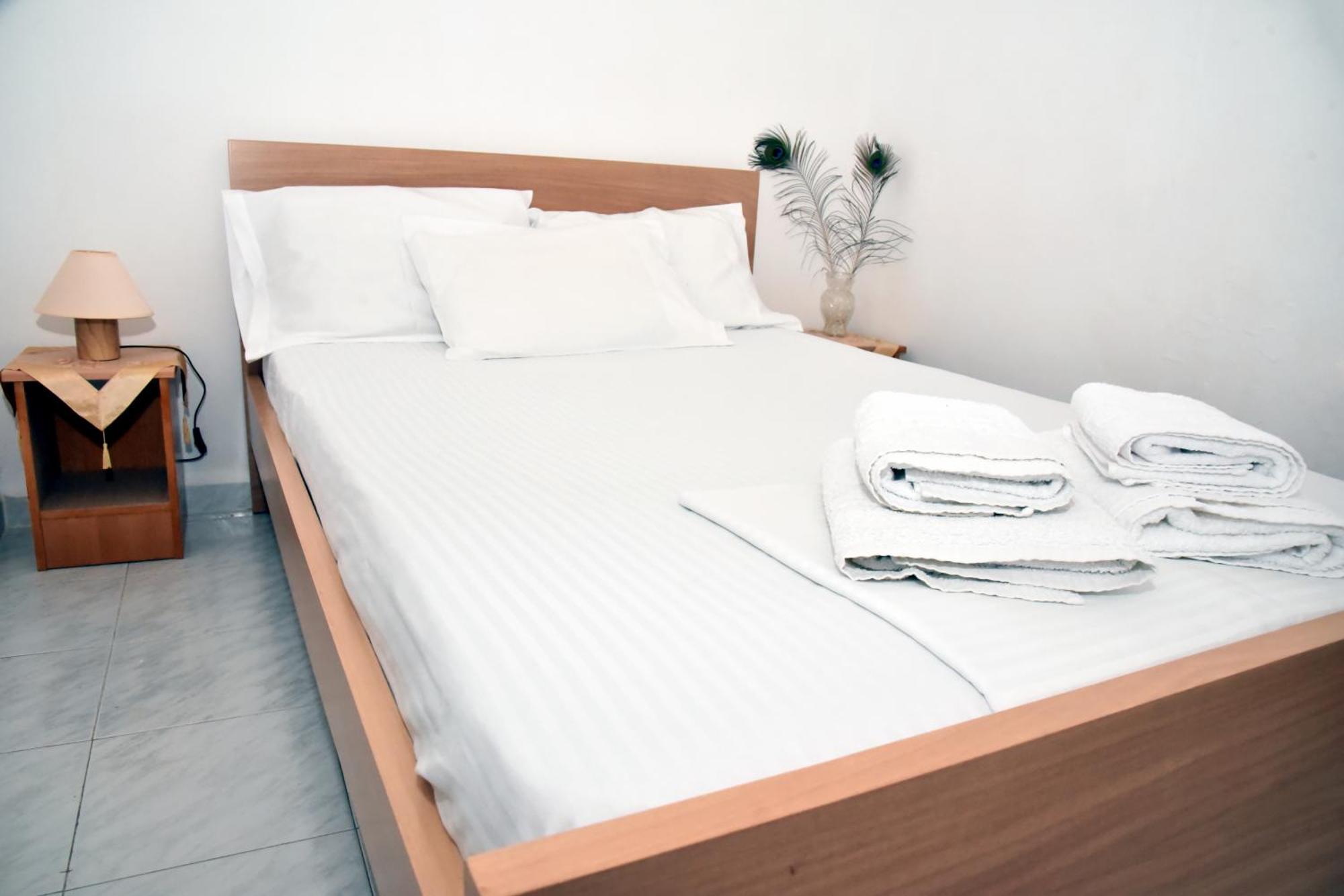 Kioura's * Ano Syros