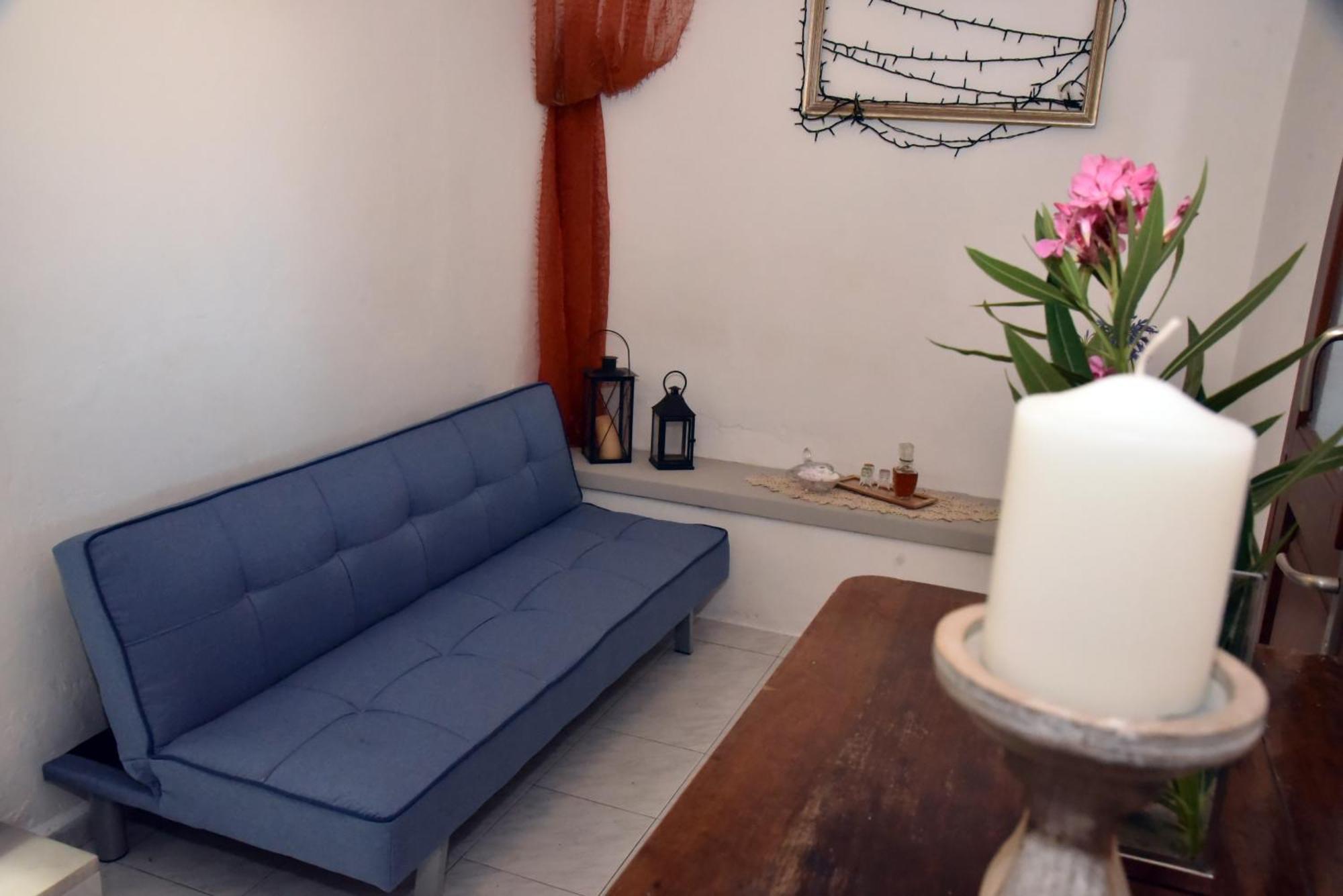 Kioura's Ano Syros