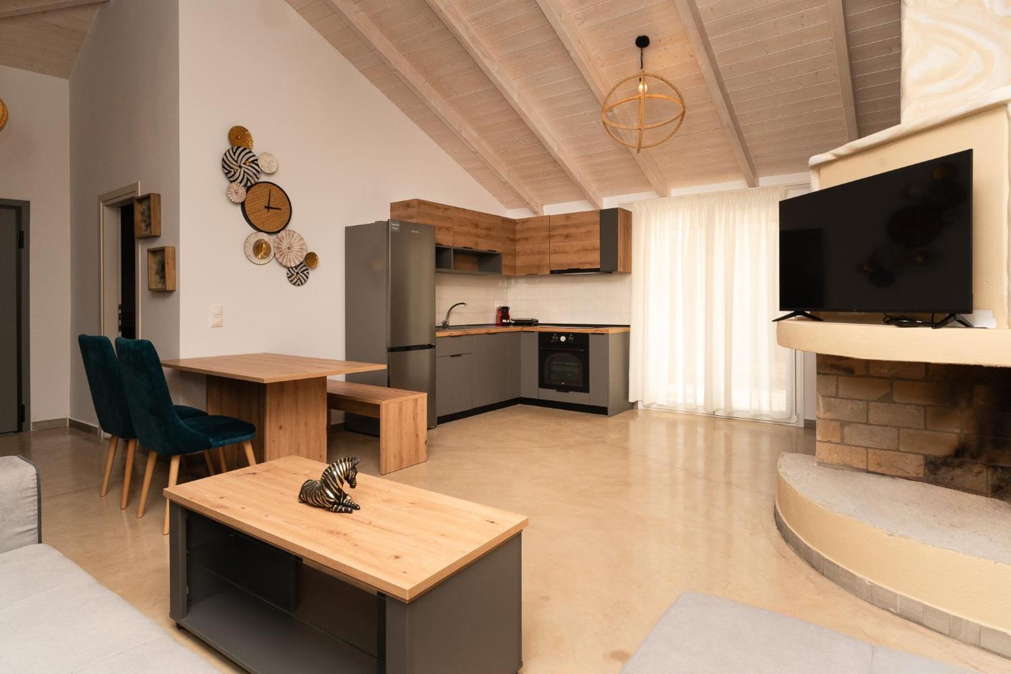 Hotel Lithos Finikounta