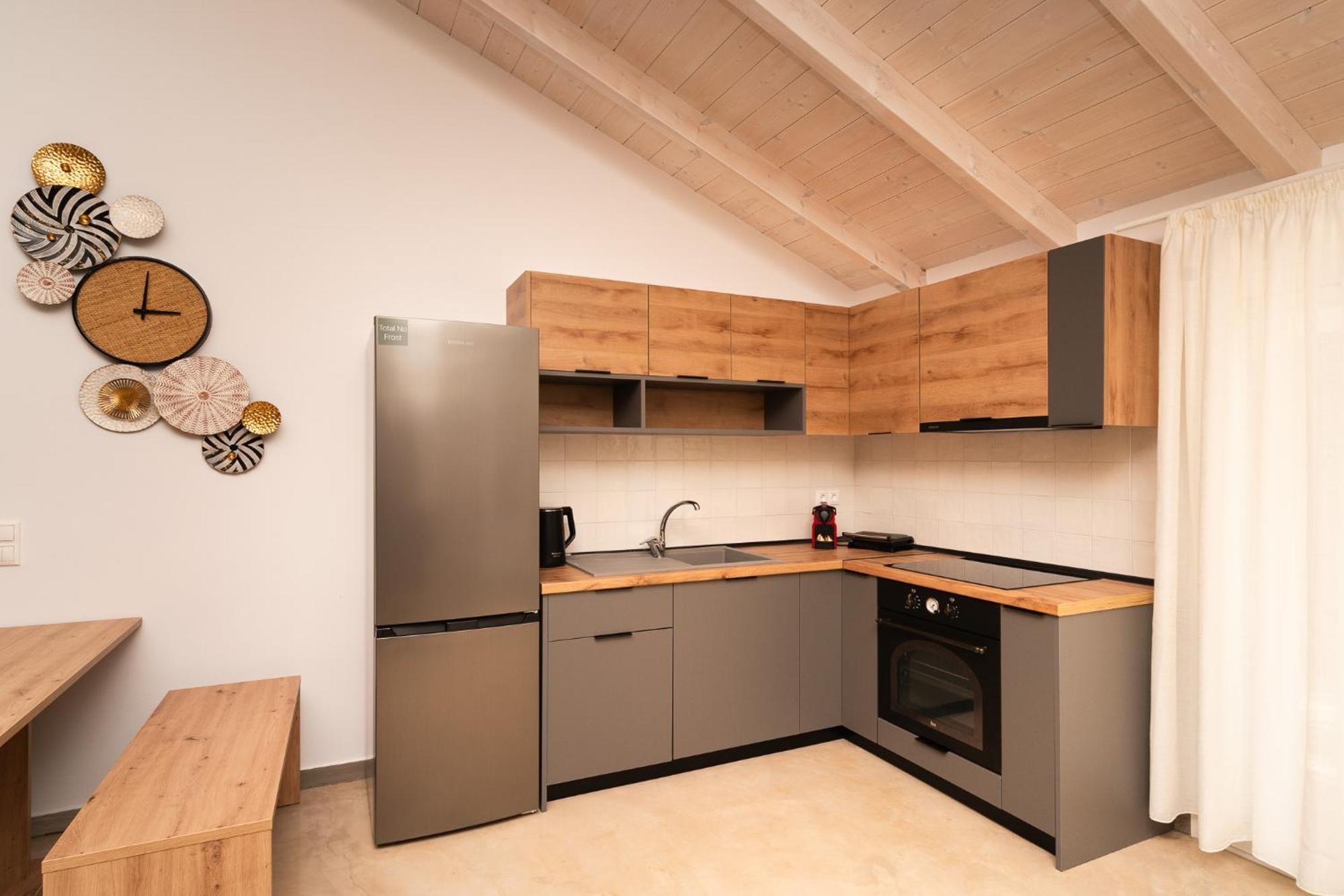 Lithos Finikounta