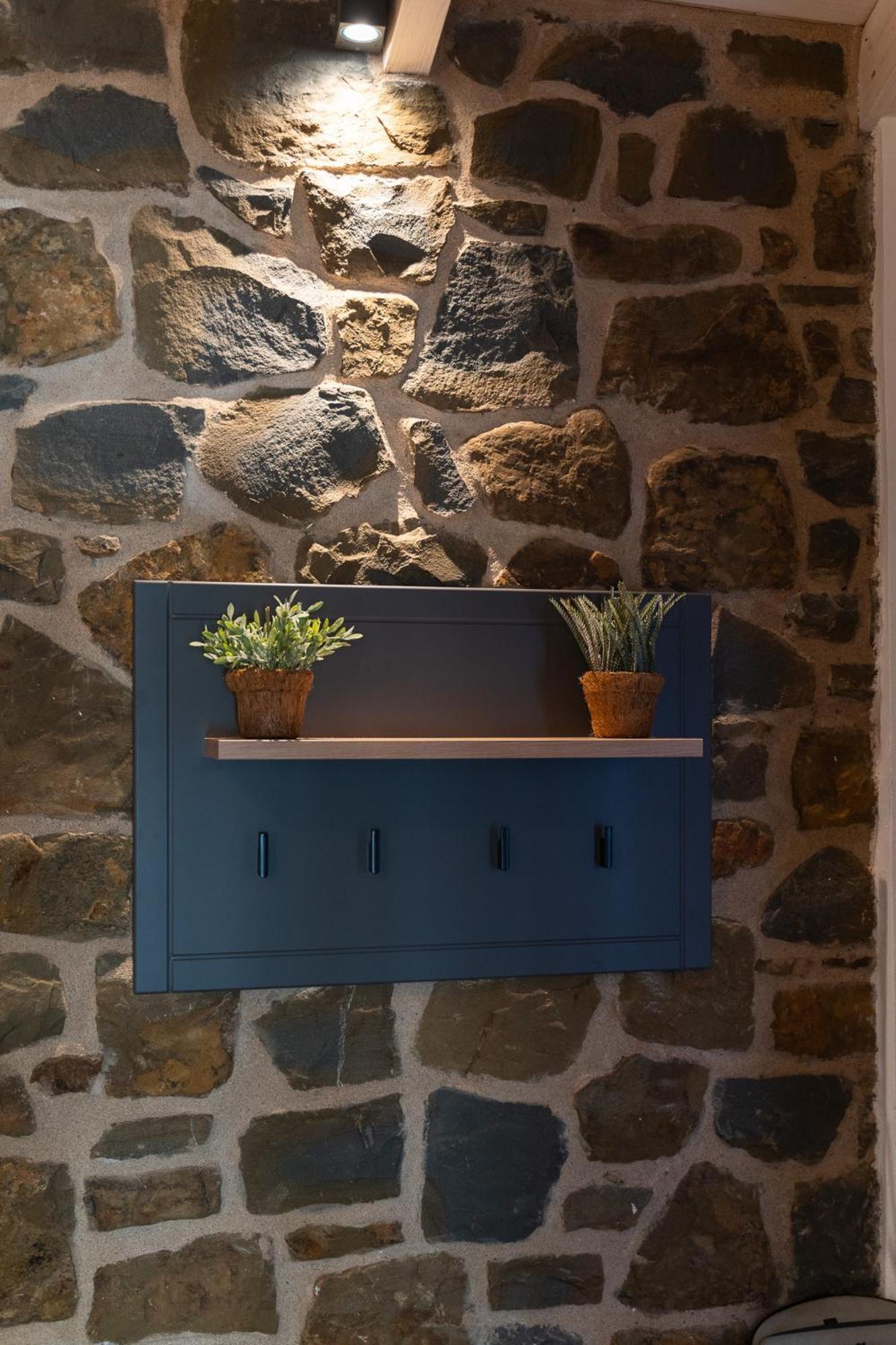 Lithos Finikounta