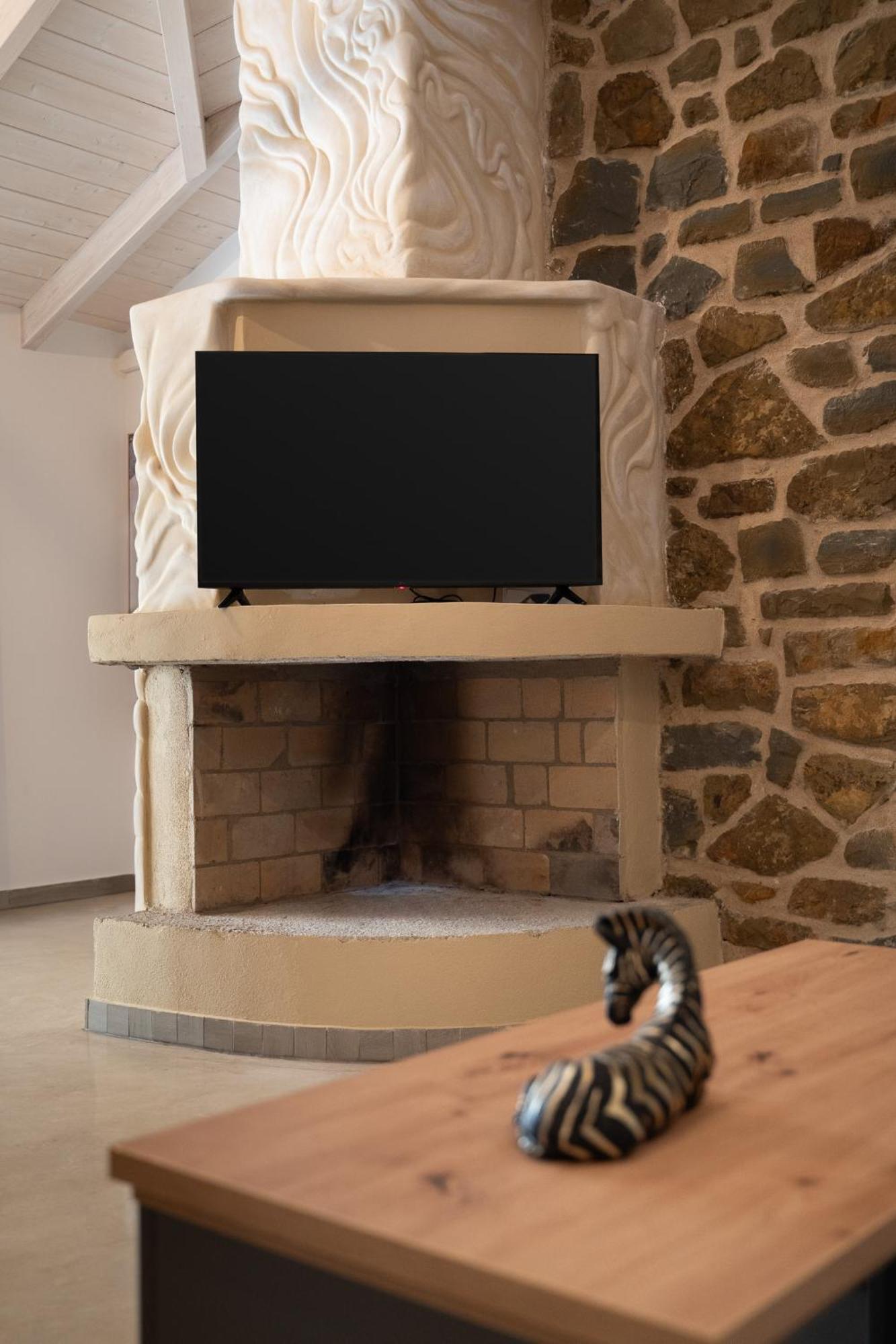 Hotel Lithos Finikounta
