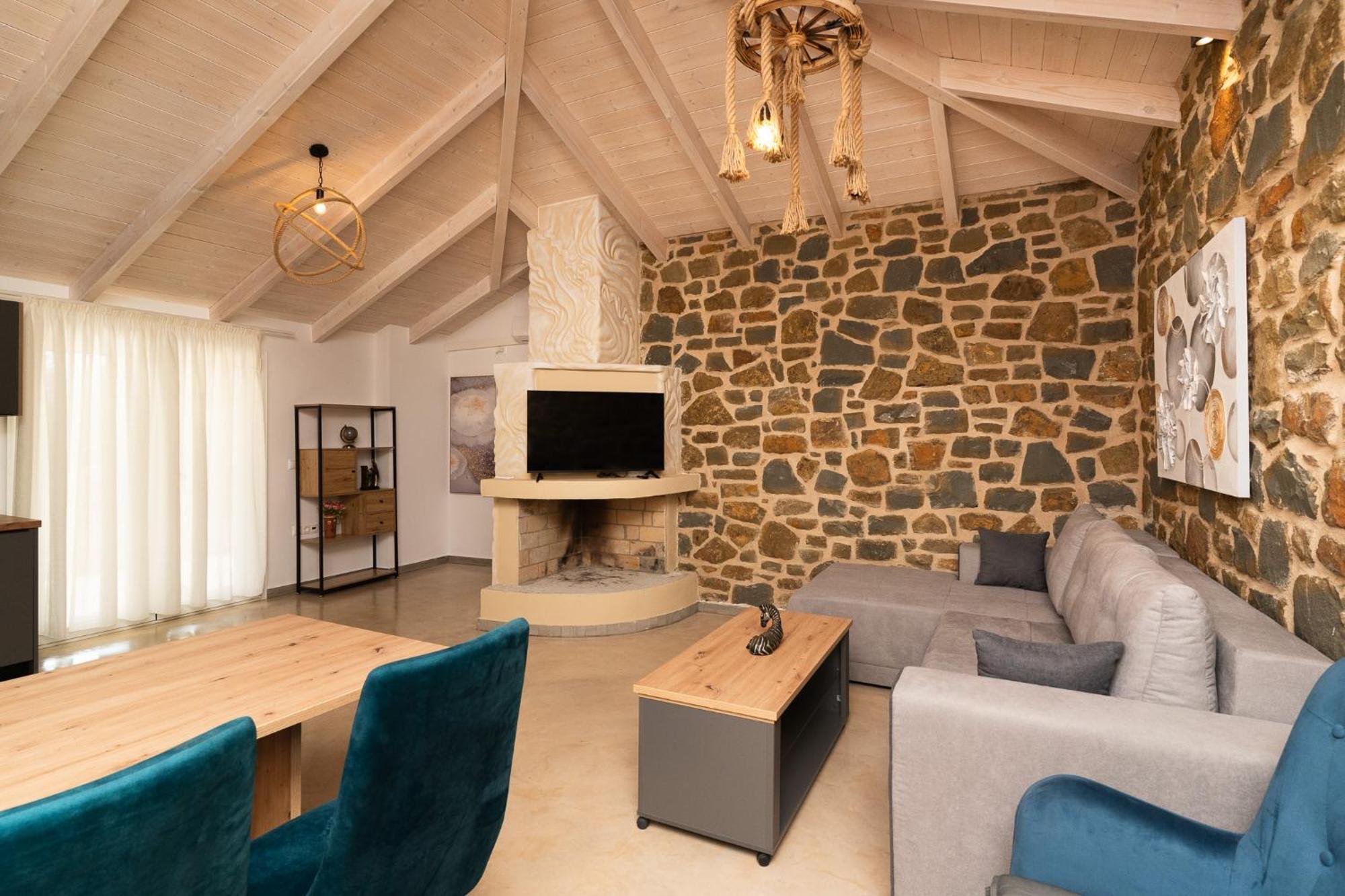 Hotel Lithos Finikounta