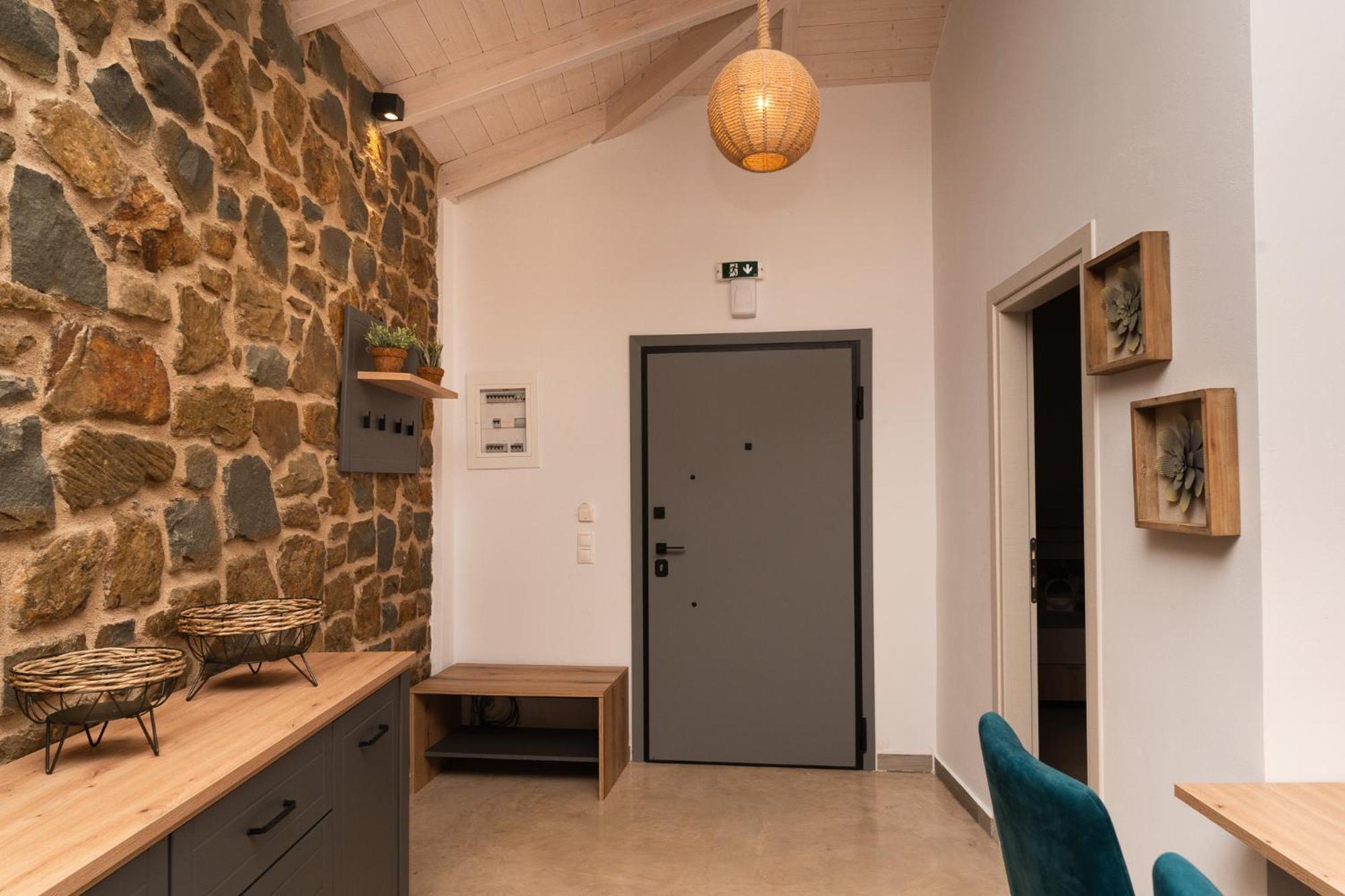 Lithos * Finikounta