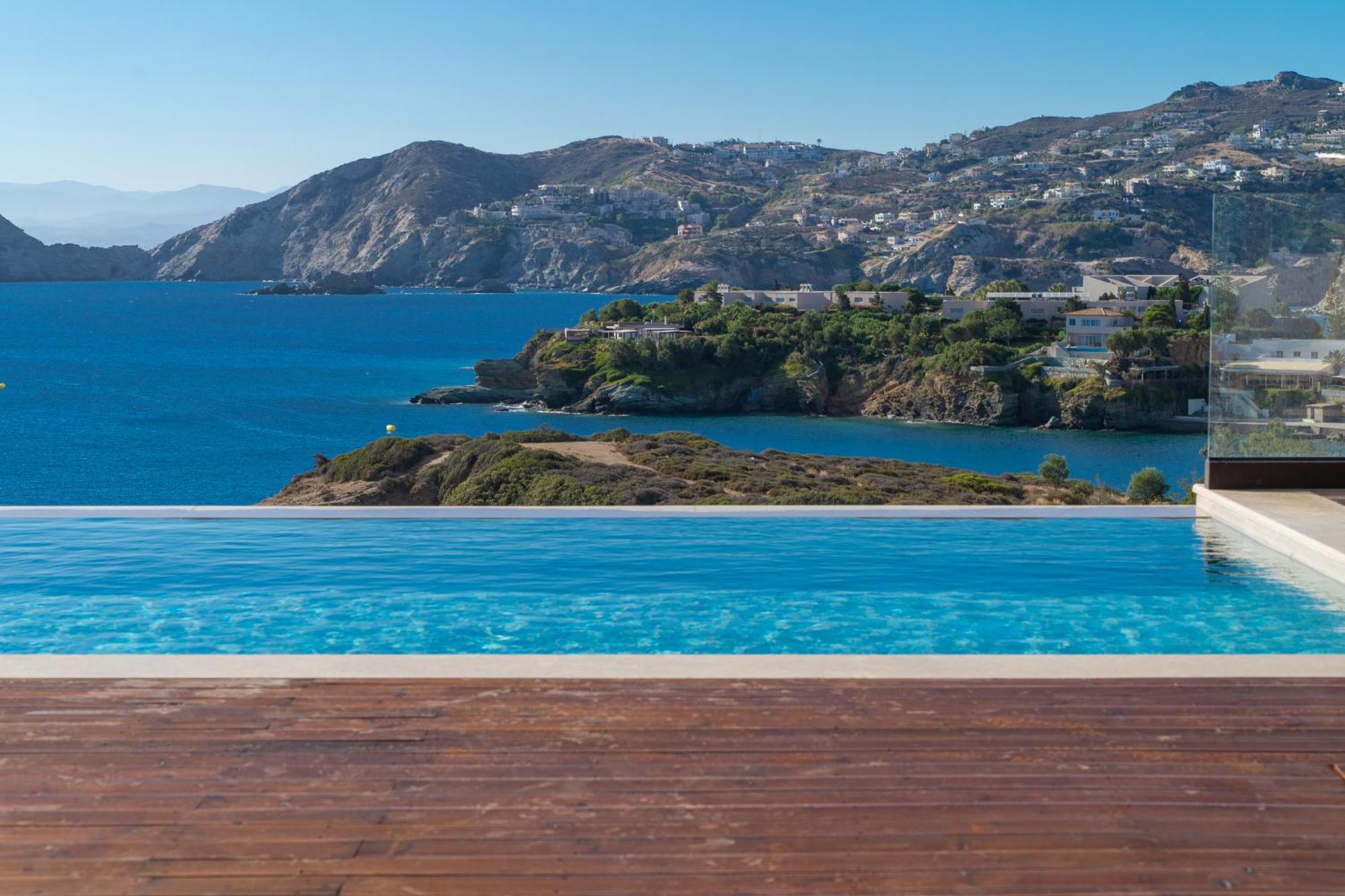 Villa Canvas By The Sea