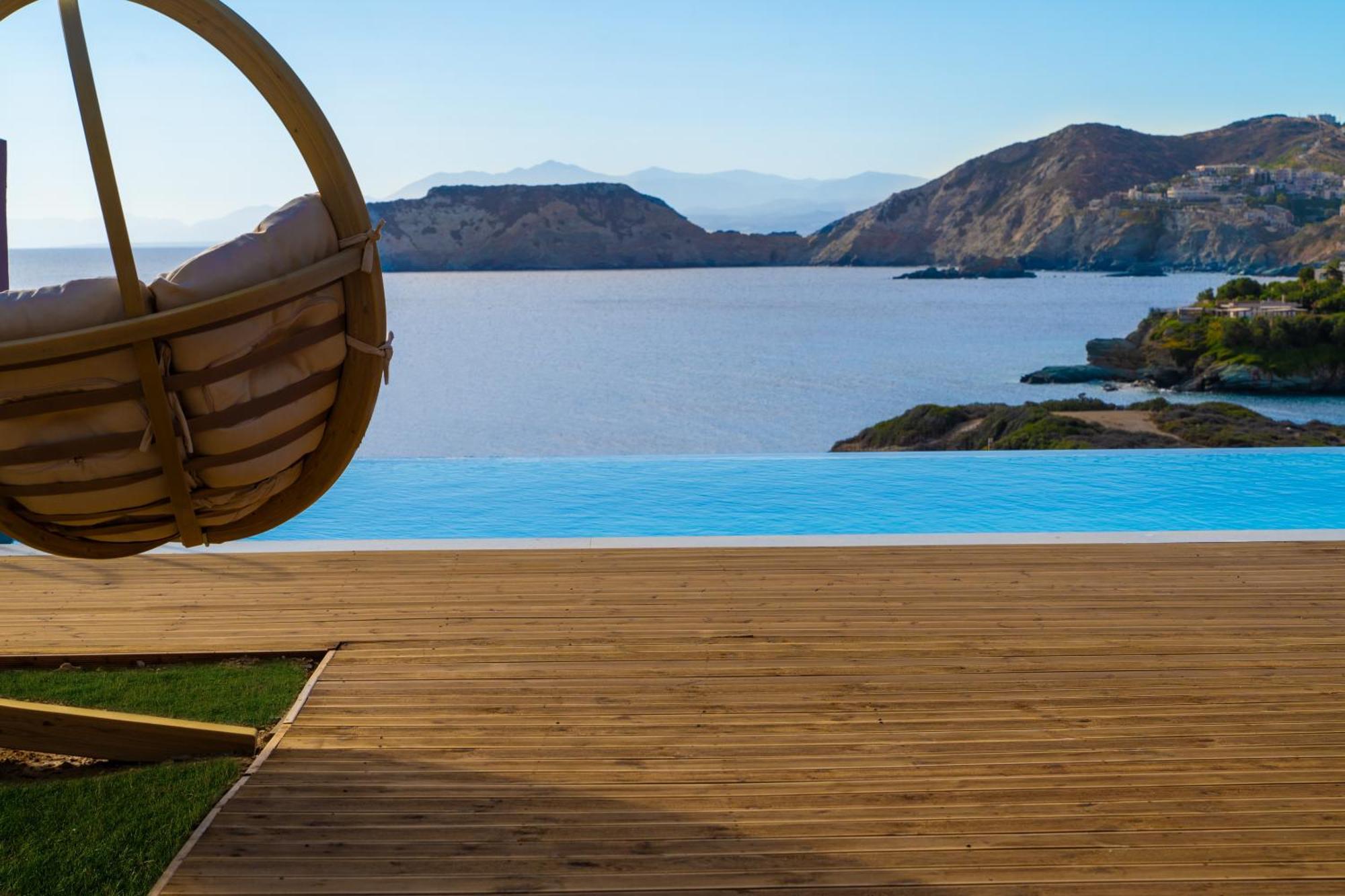 Villa Canvas By The Sea