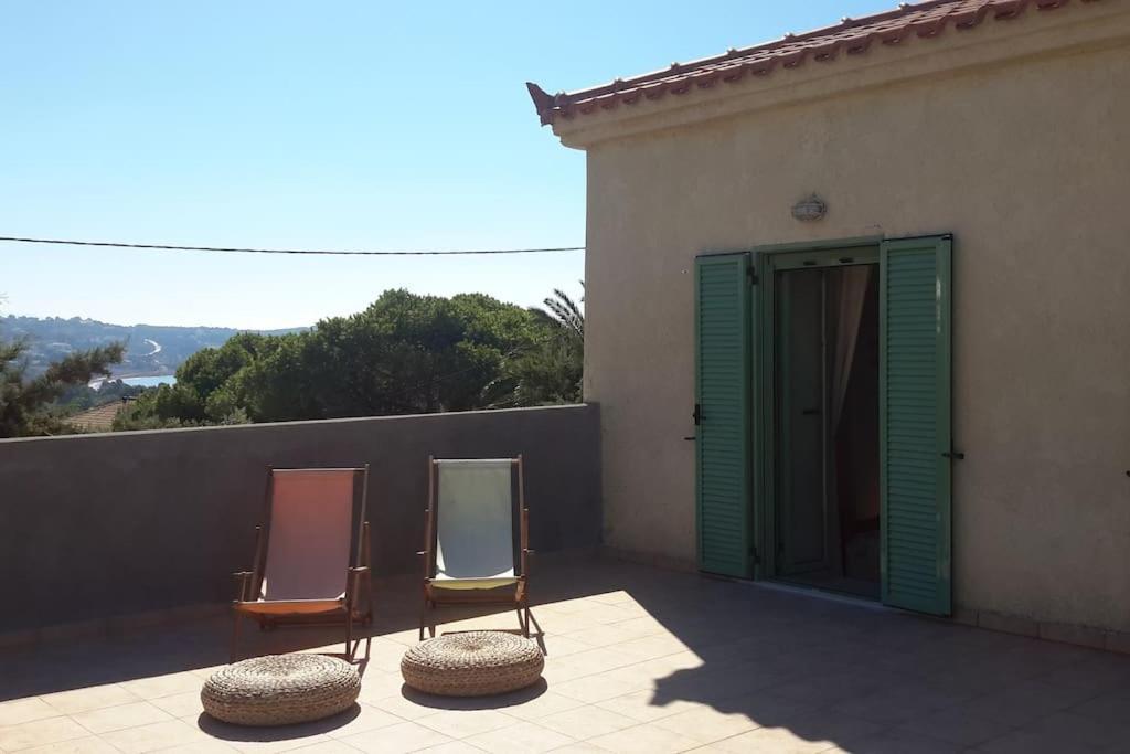 Spacious With View 10 Mins Walk To The *