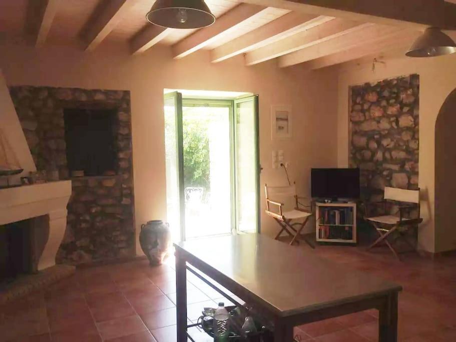 Spacious With View 10 Mins Walk To The Villa