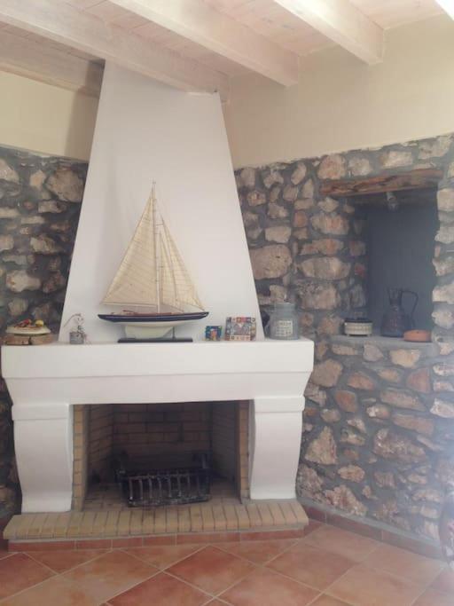 Villa Spacious With View 10 Mins Walk To The *