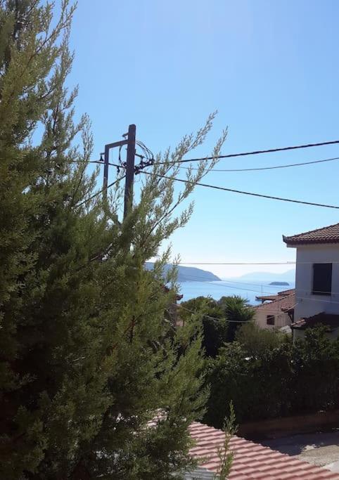 Spacious With View 10 Mins Walk To The *