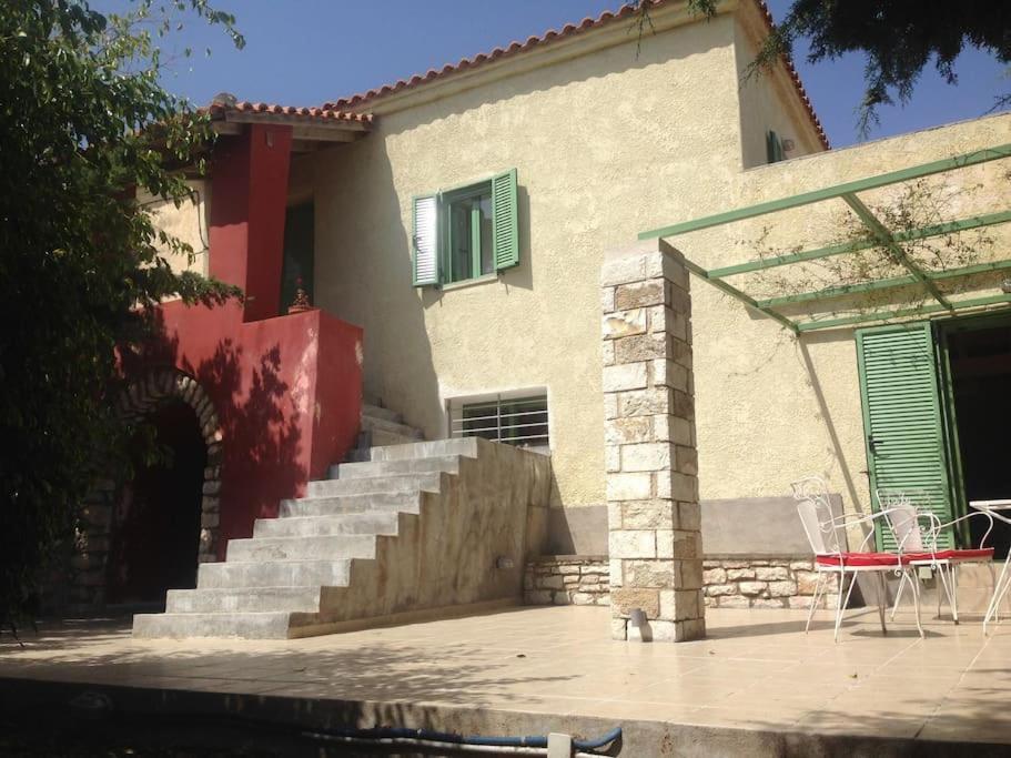 Spacious With View 10 Mins Walk To The Villa