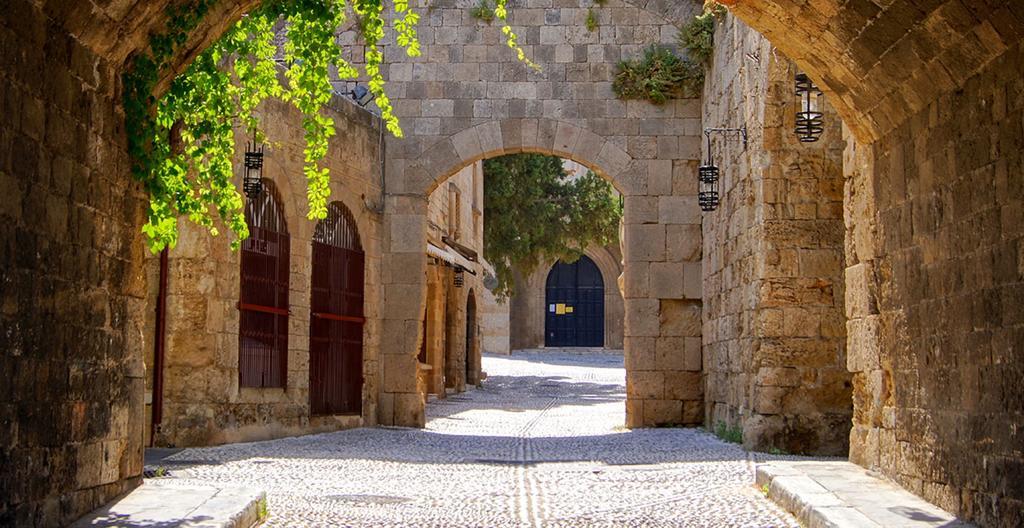 3 Charites Old Town *