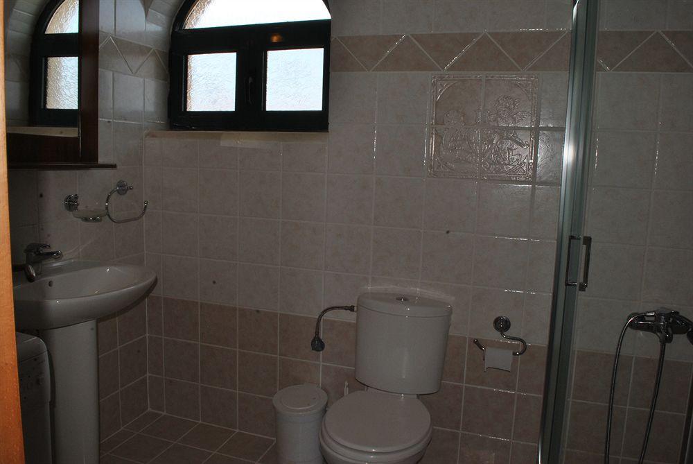 Skandalis Traditional