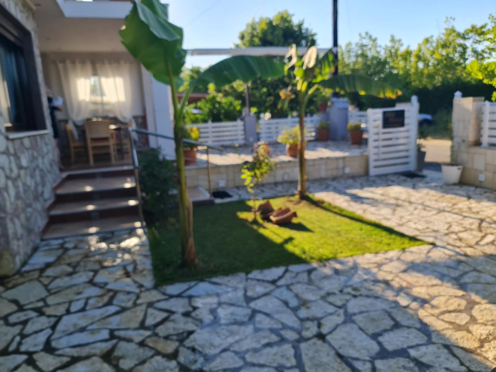 Akis House *