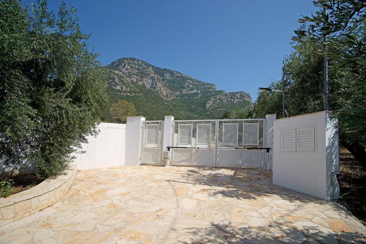 Messinian Seaview Retreat Apartment Kyparissia