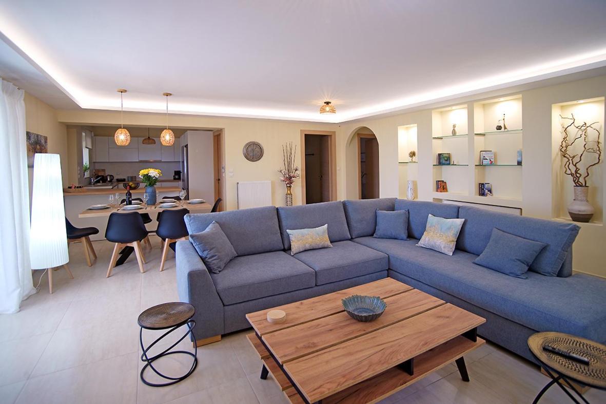 Messinian Seaview Retreat Apartment *