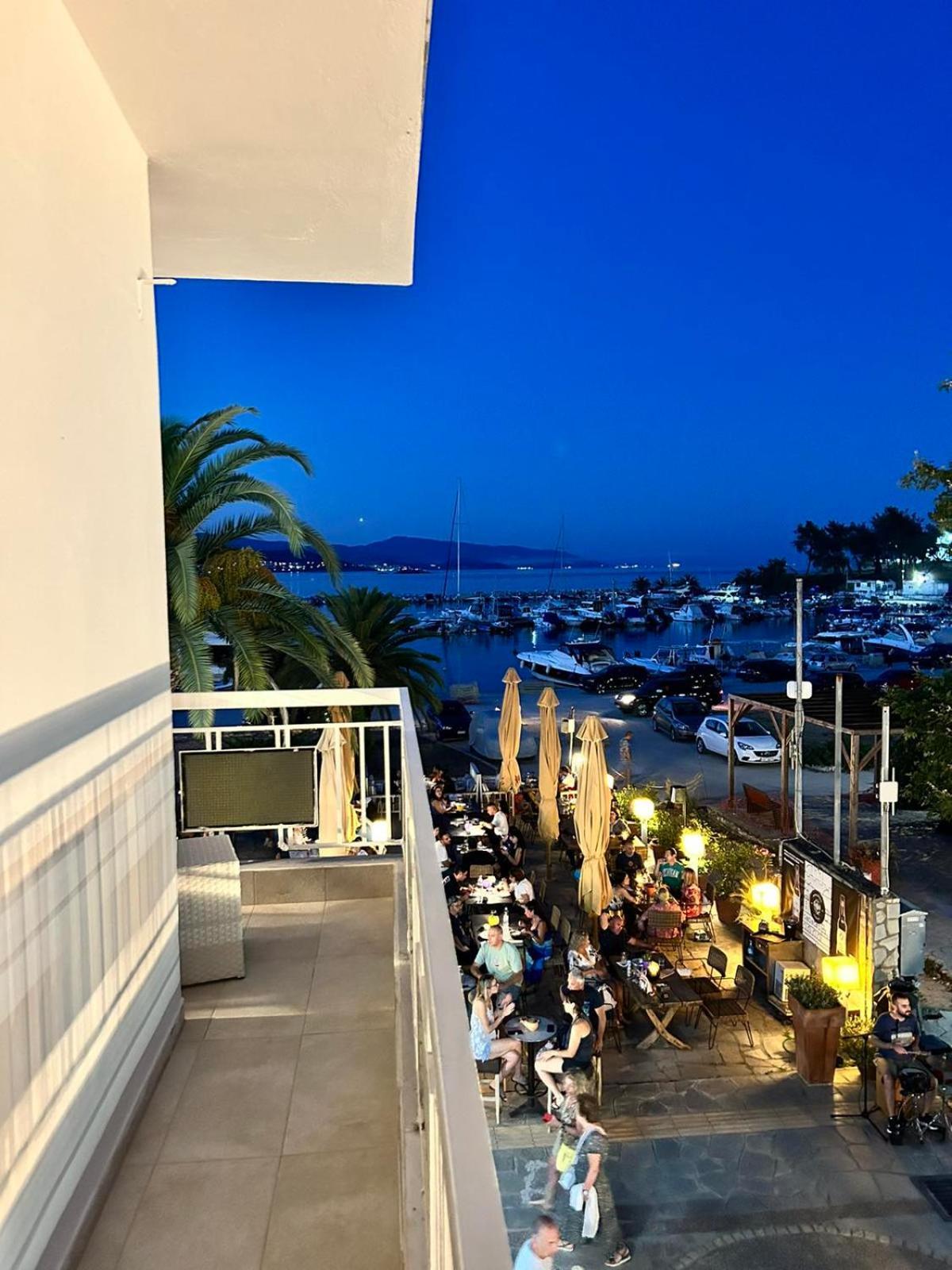 La Esquina * Nea Iraklitsa