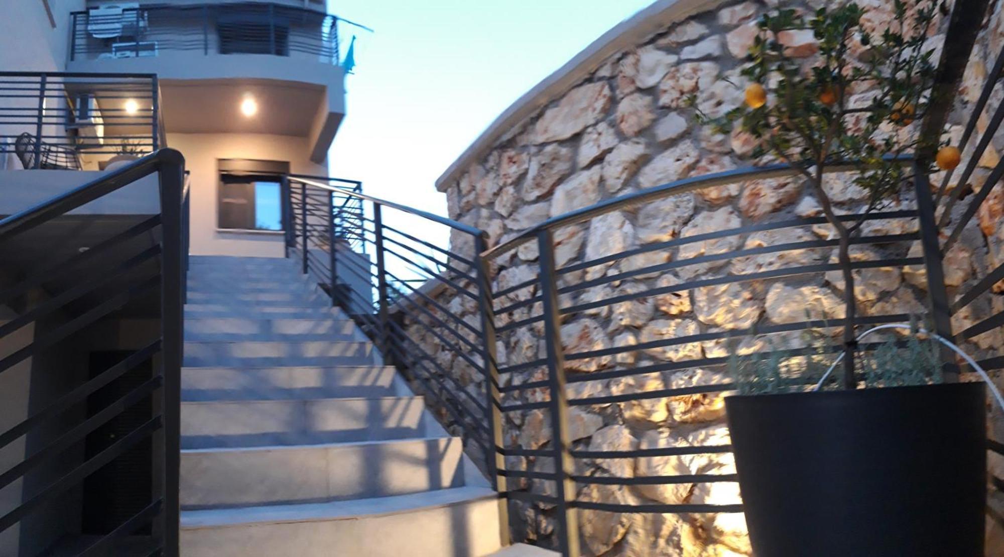Avra Loft Apartment Nikiana