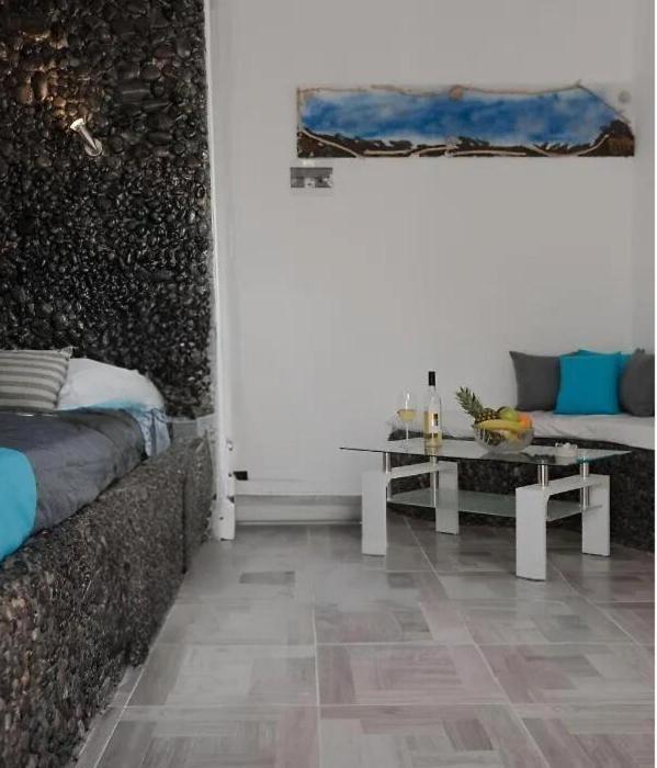Ichor * Fira (Santorini)