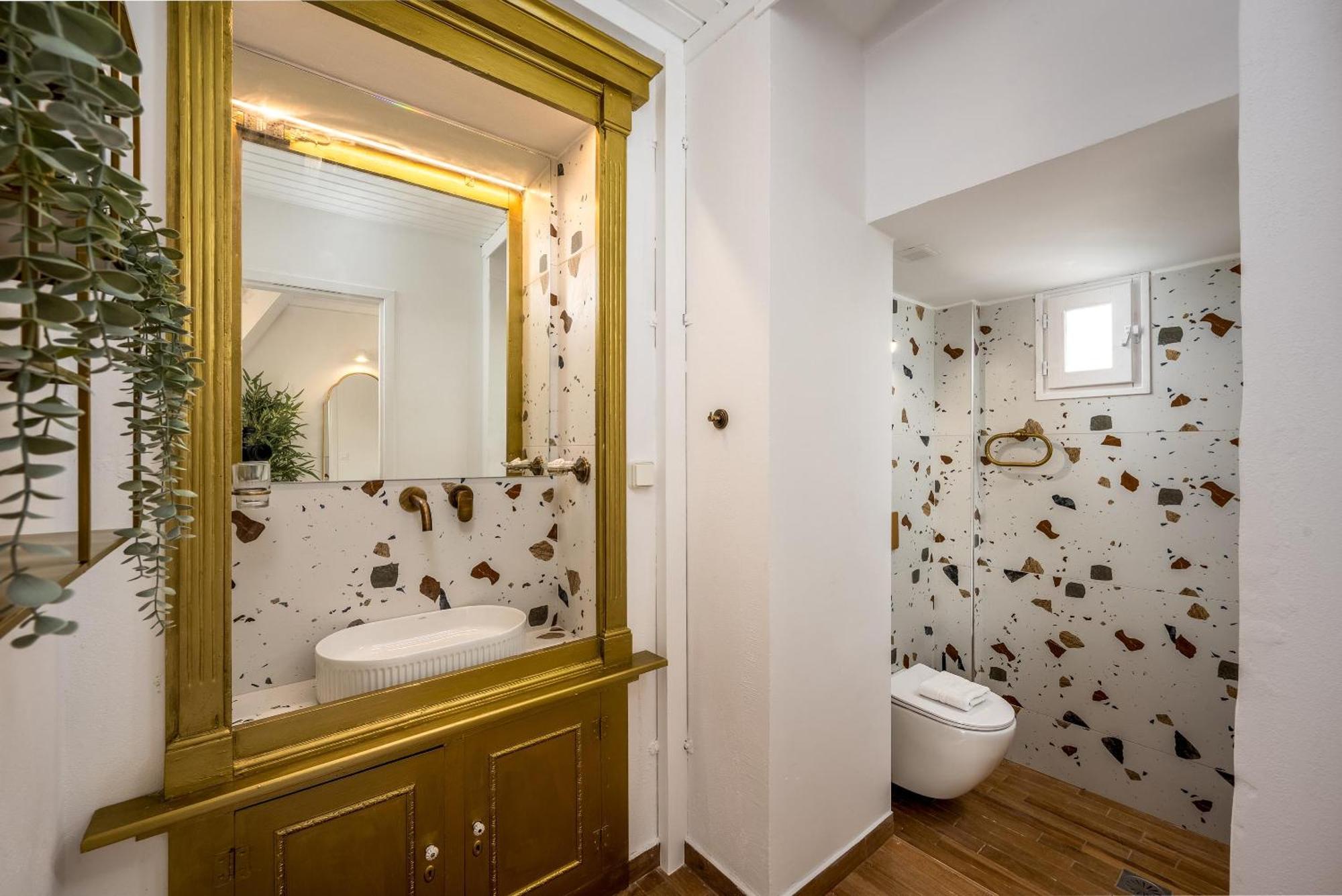 Annikas Port View-1st Floor * Symi