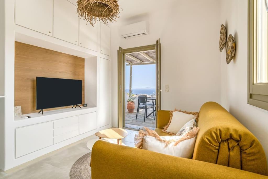 Folia House - Overlooking Aspro Chorio