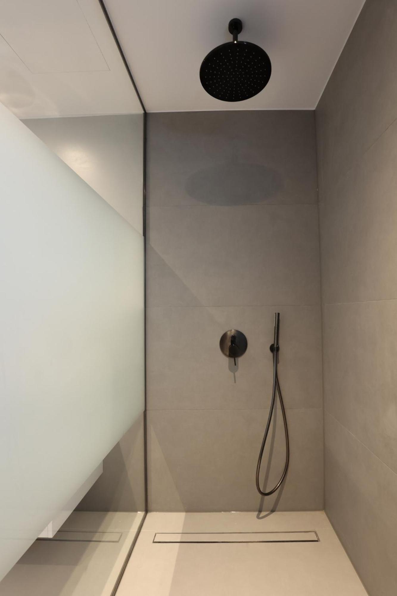 Limi Deluxe Kokkini Hani