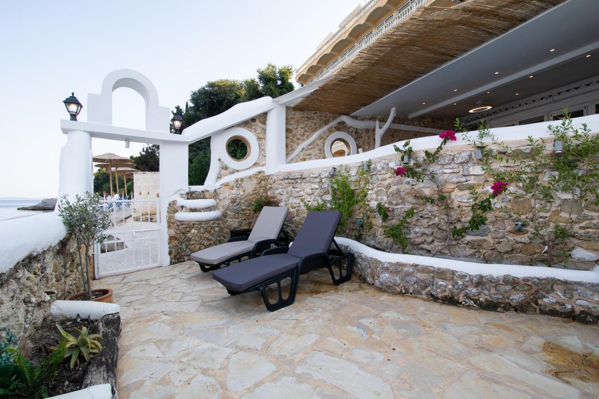 Pontikonisi & Hotel