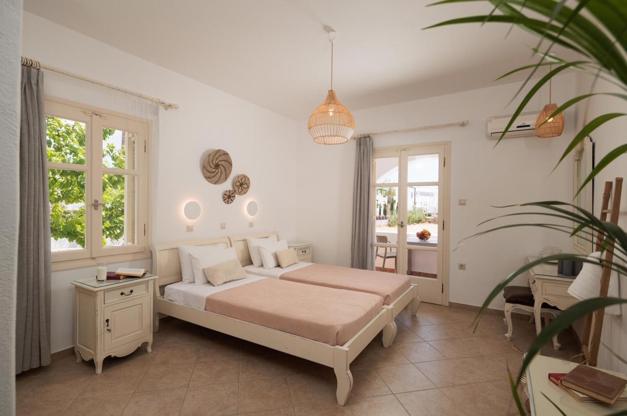 Maria's & Studios Apartment