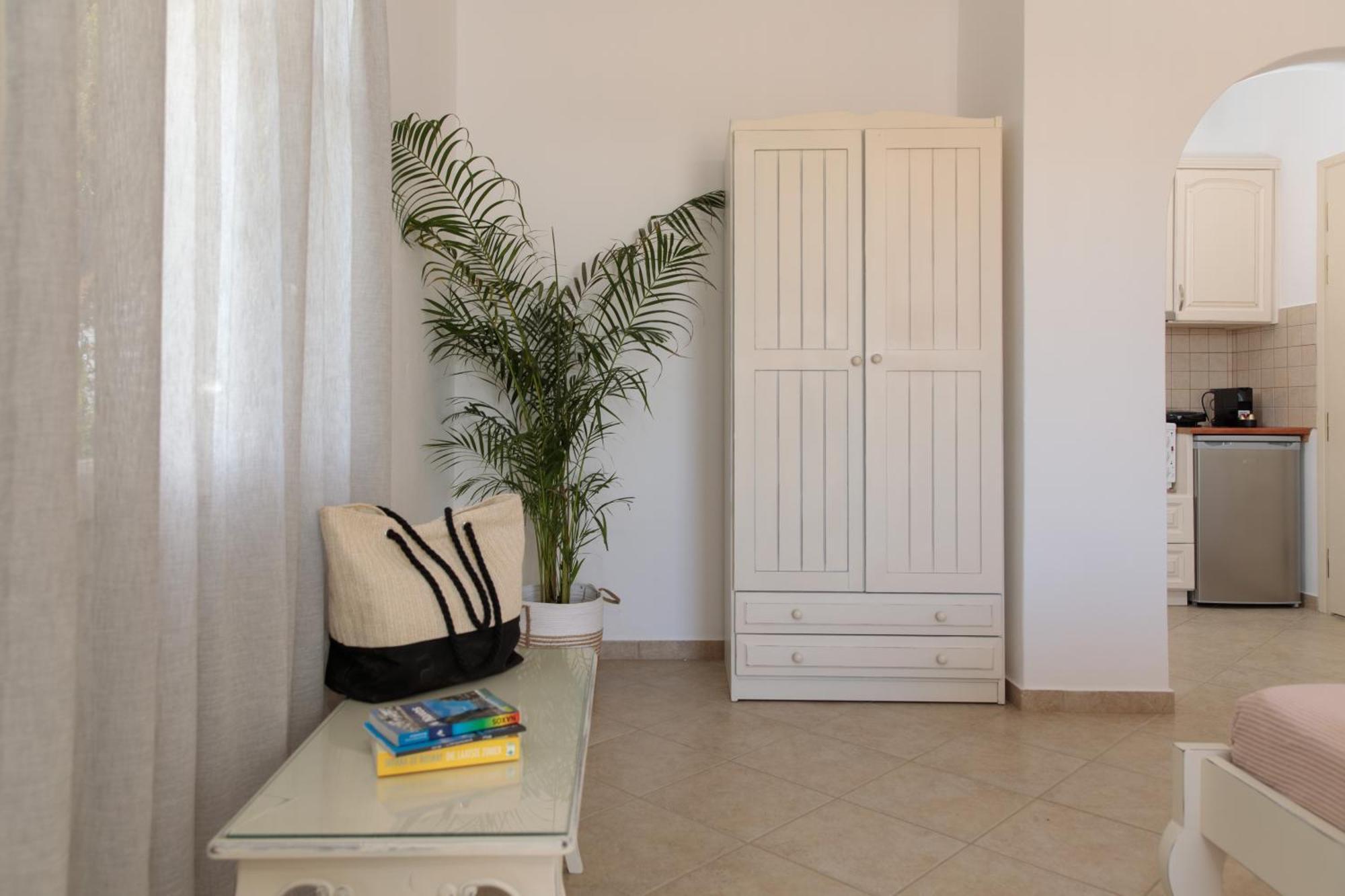 Maria's & Studios Apartment Agia Anna (Naxos)