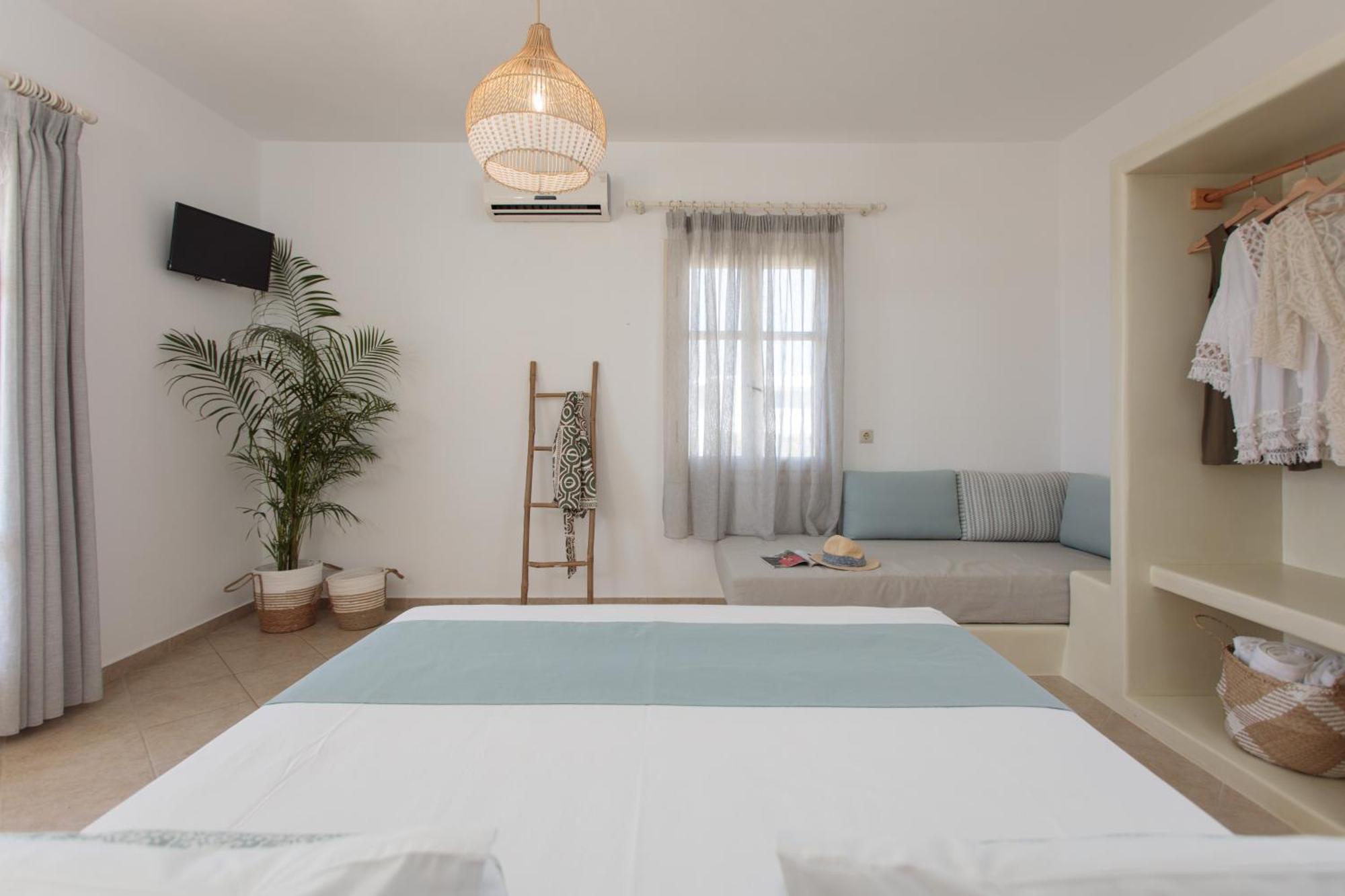 Maria's & Studios Apartment