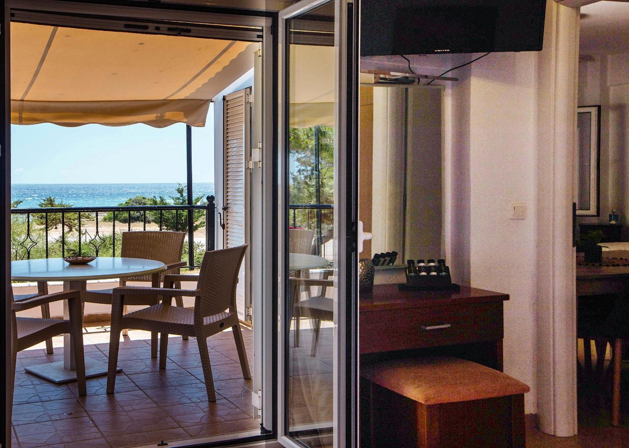 Romanos Beach Villas Aparthotel 3*