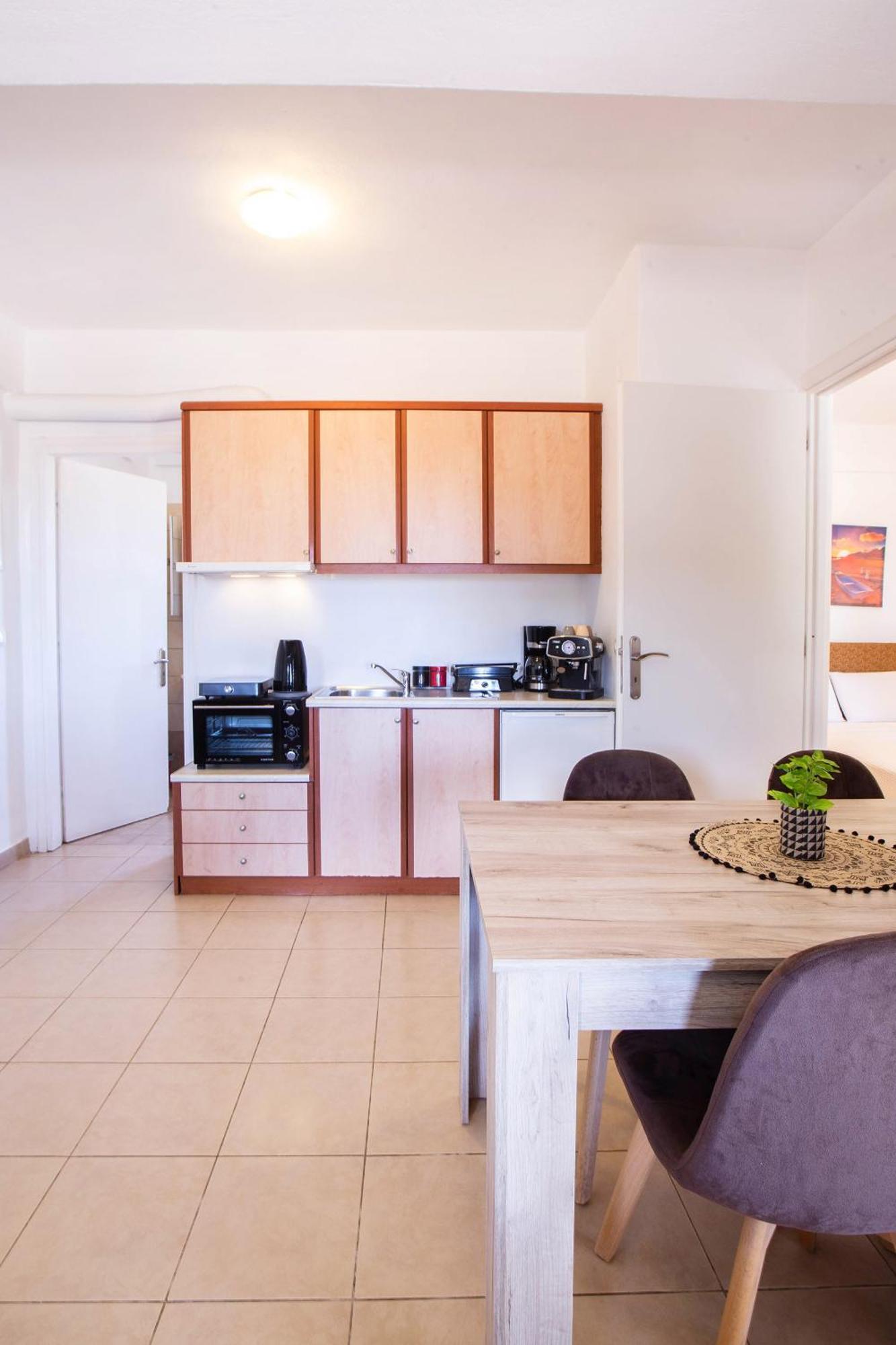 Romanos Beach Villas Aparthotel