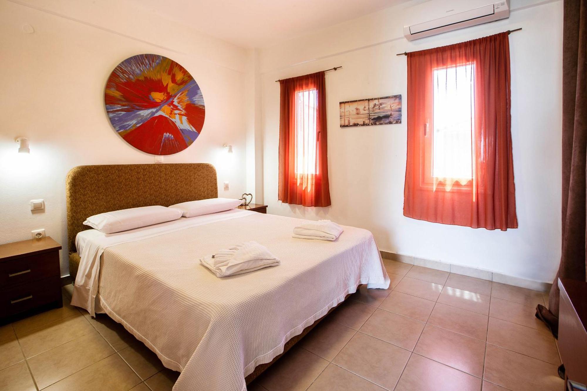 Aparthotel Romanos 3*