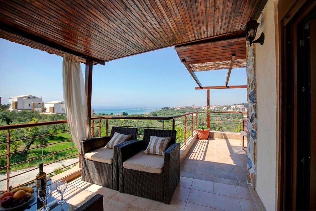 Villa Laskari Sea View *