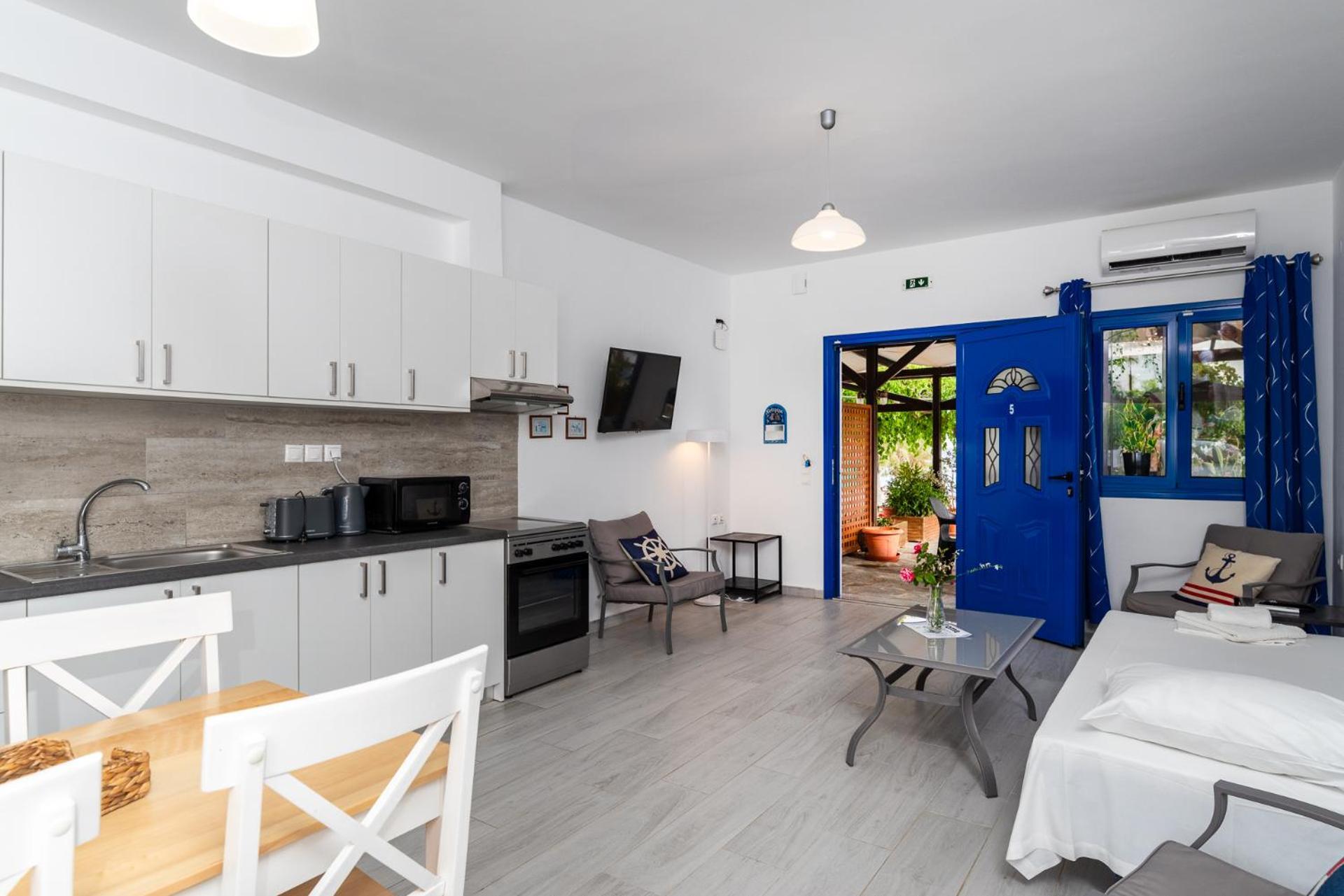 Stratos By Mroom Apartment