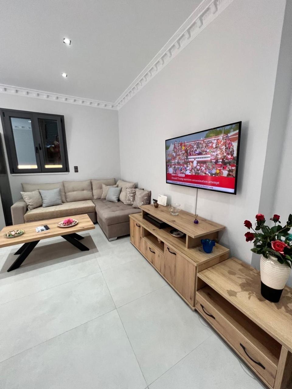 Kontis' Furnished * Loutraki (Corinthia)
