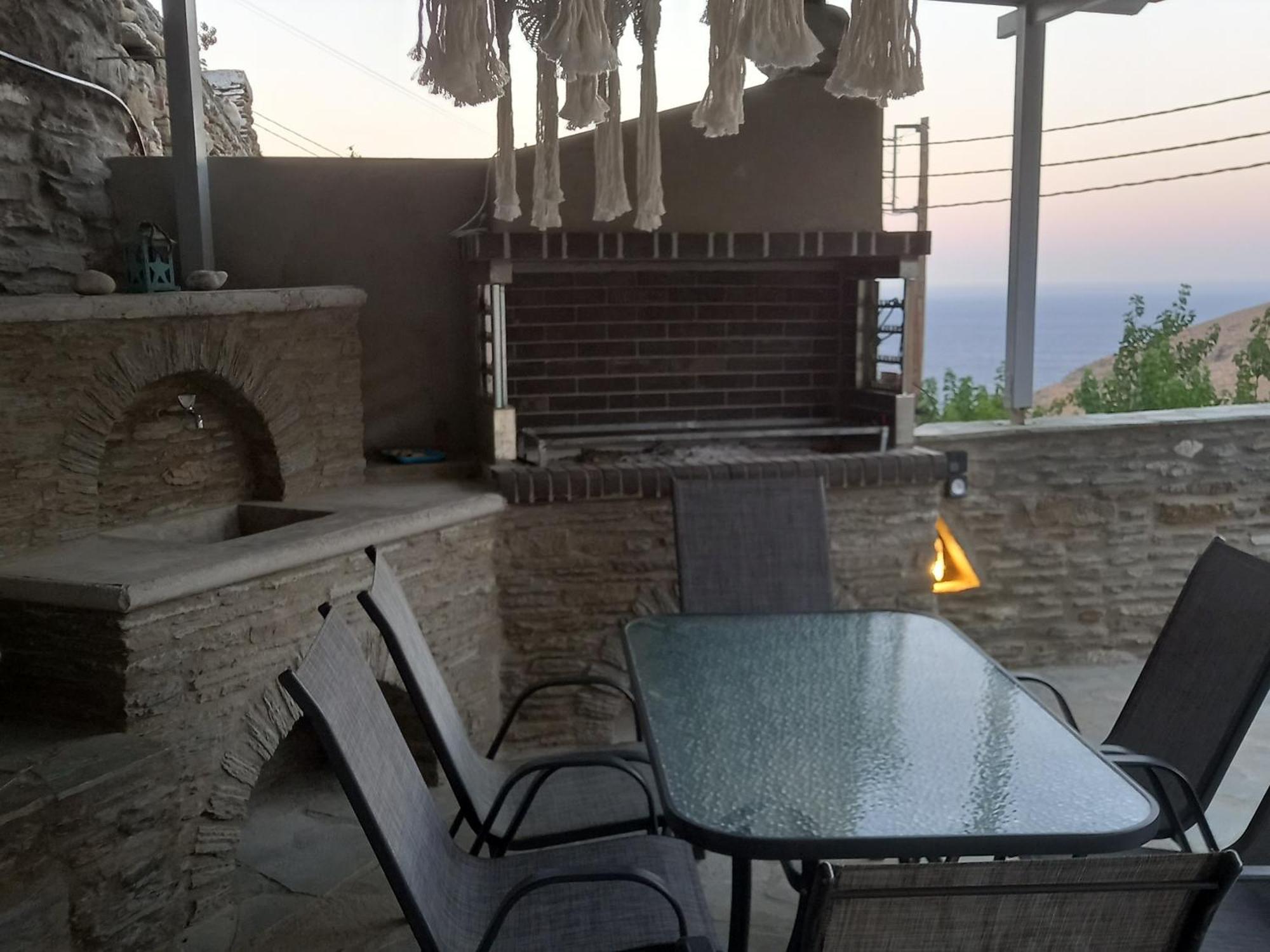 Dipotamata House Syneti