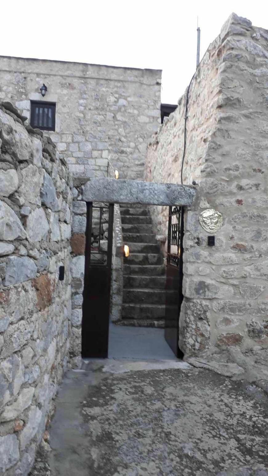 πέτρινο σπίτι-stone House *