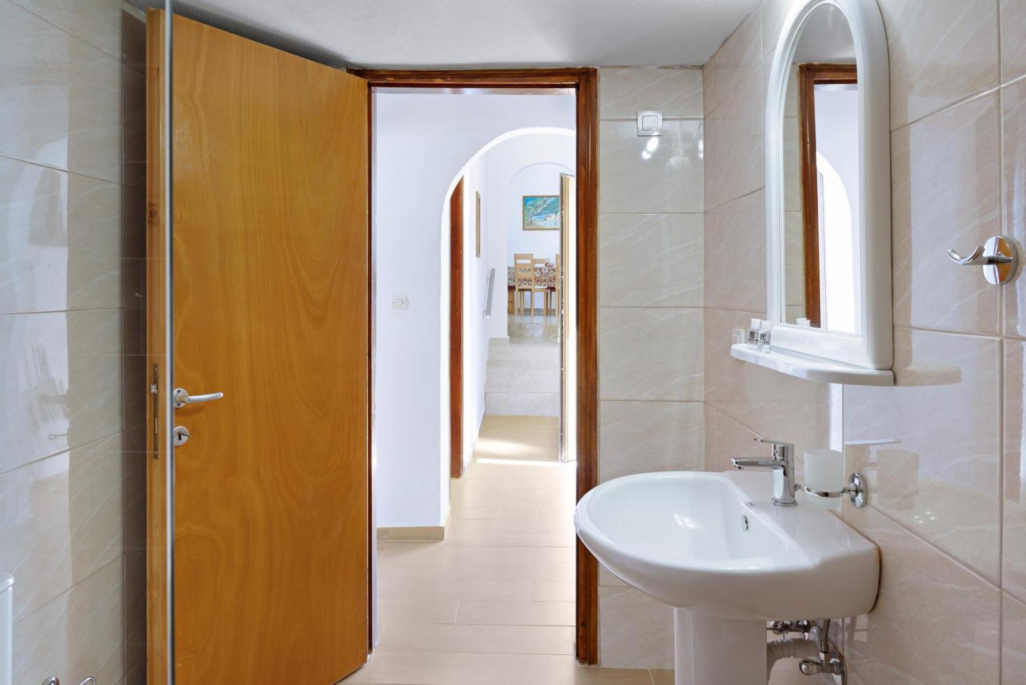 Serenity House Asfendiou