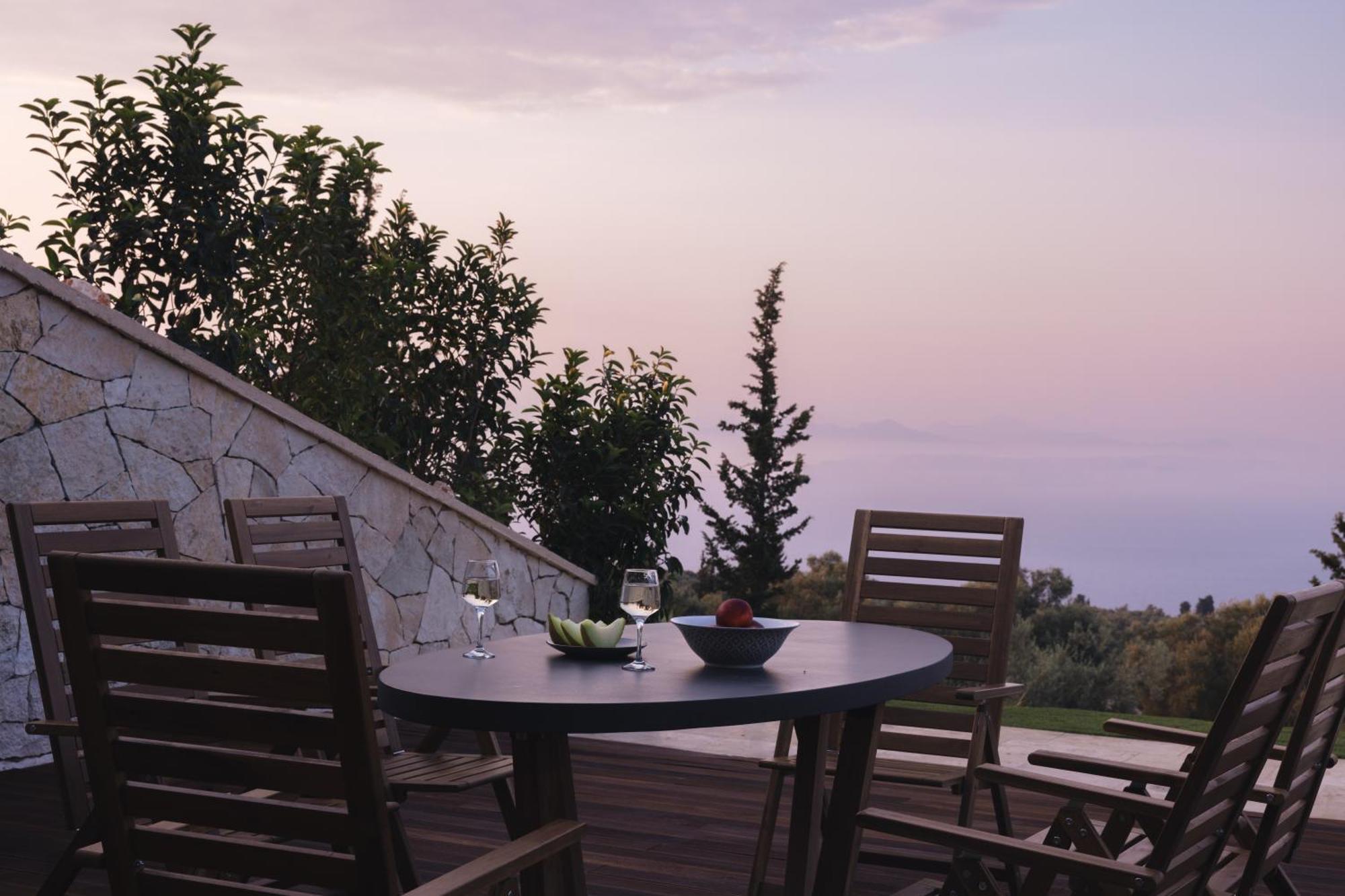 Villa Petroto Sea View *